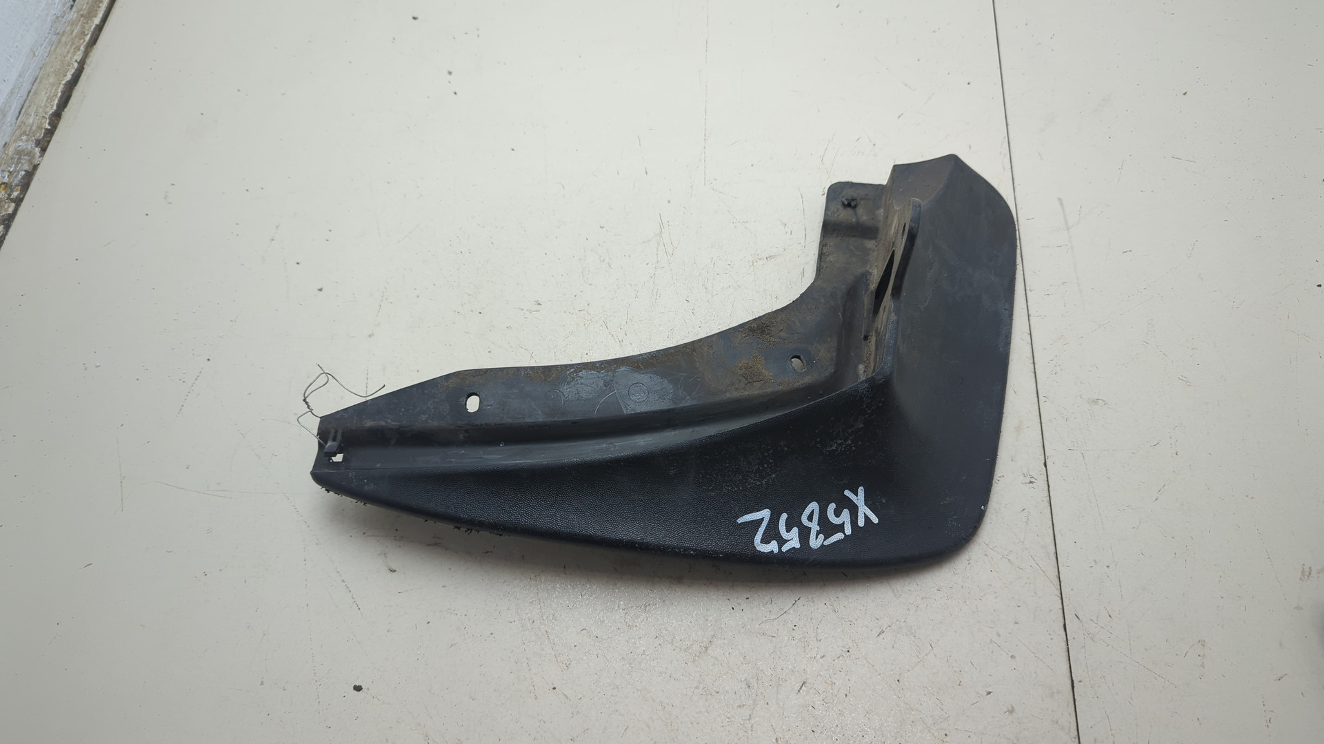 Брызговик задний левый