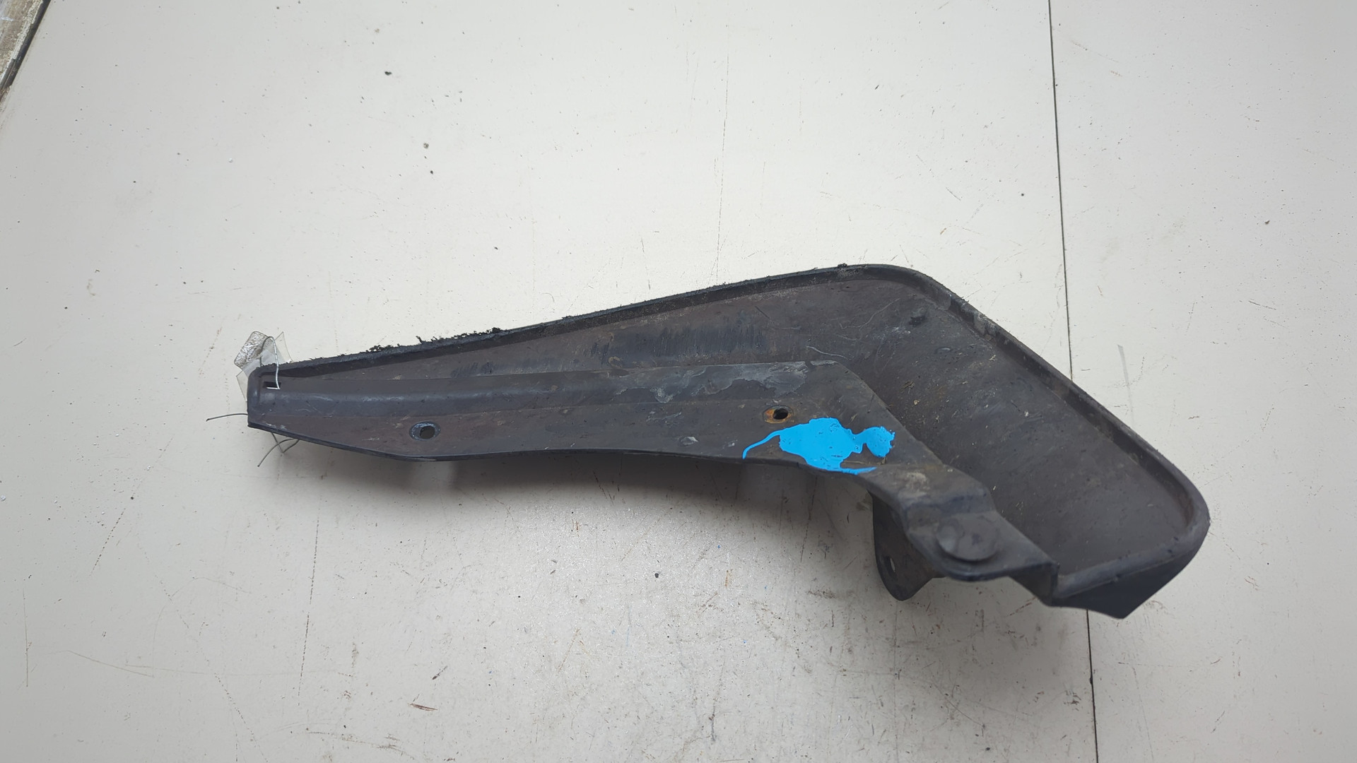 Брызговик задний левый