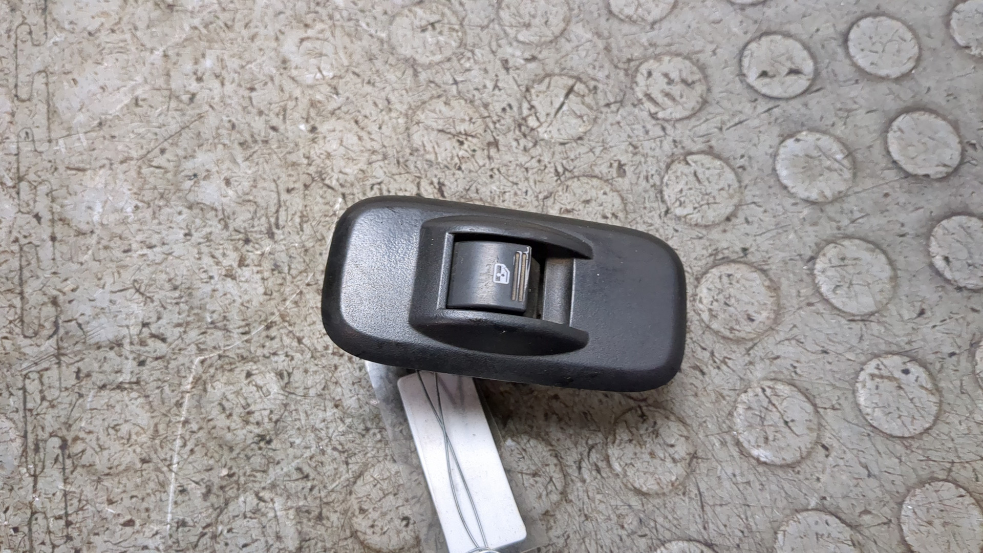 Кнопка стеклоподъемника