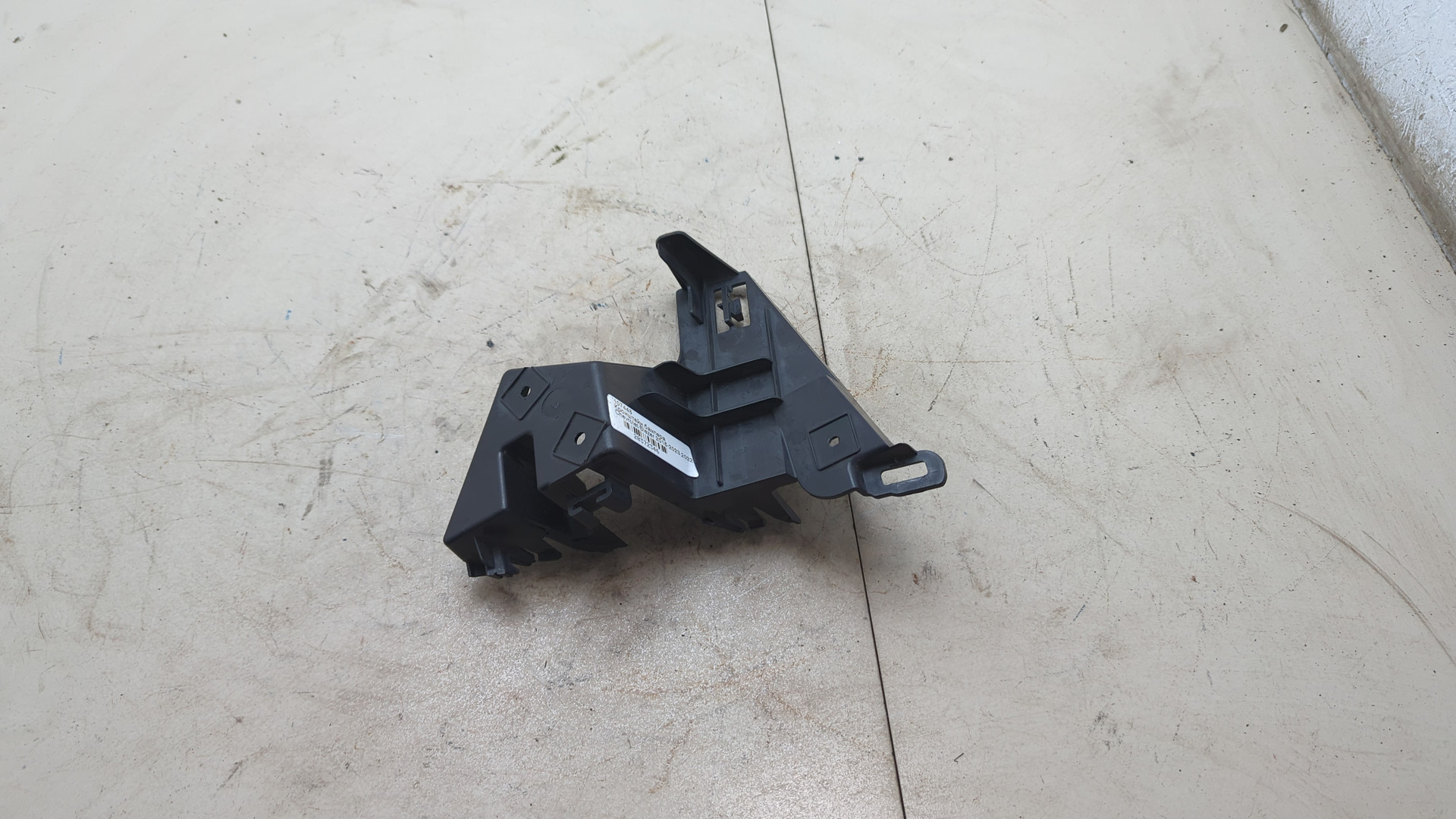 Кронштейн заднего бампера левый