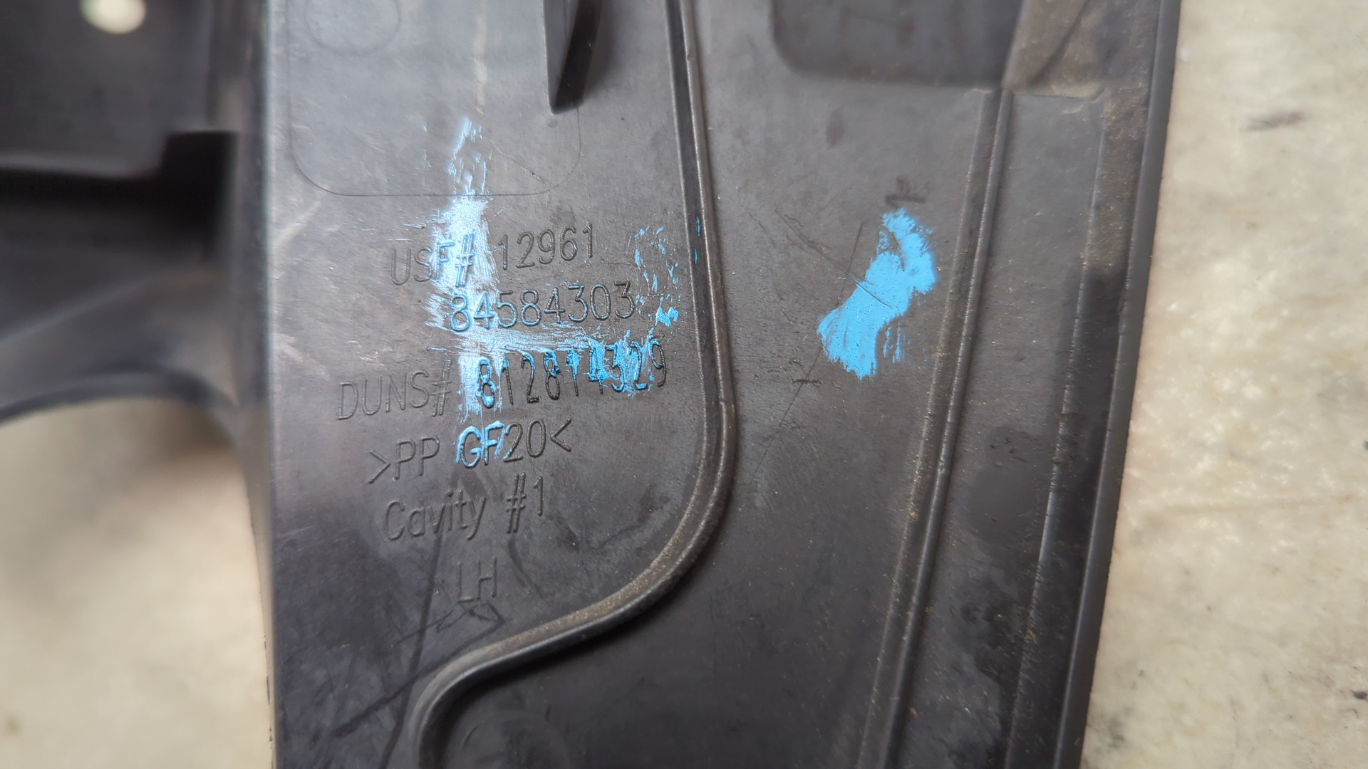 Кронштейн заднего бампера левый