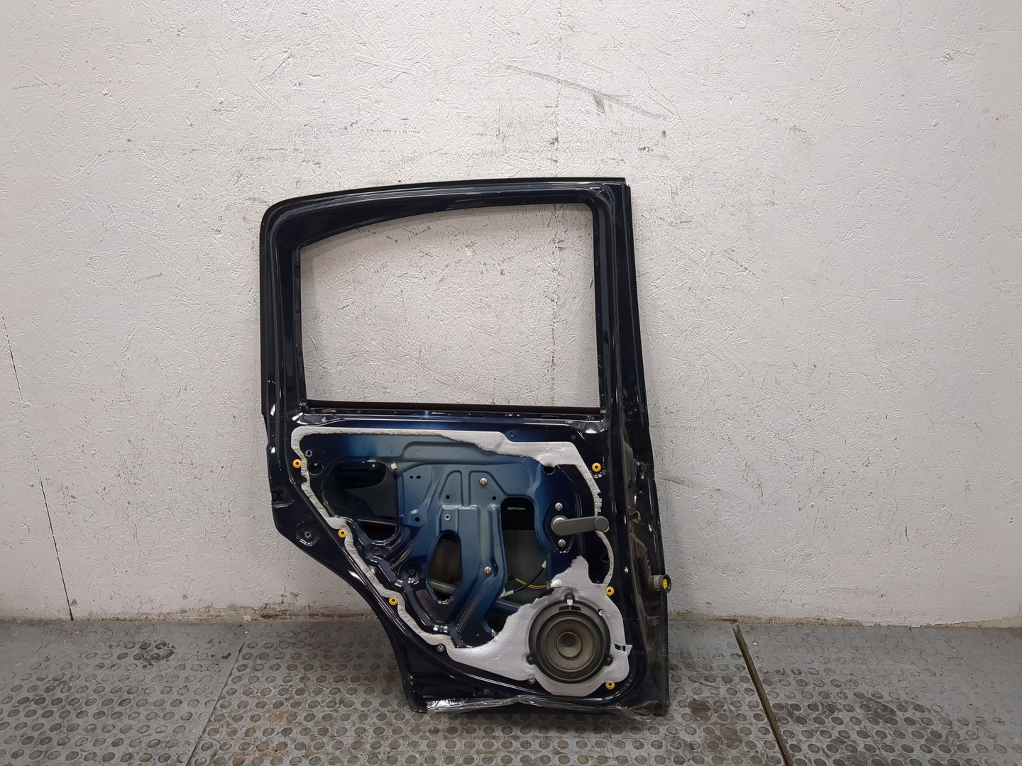 Дверь задняя левая