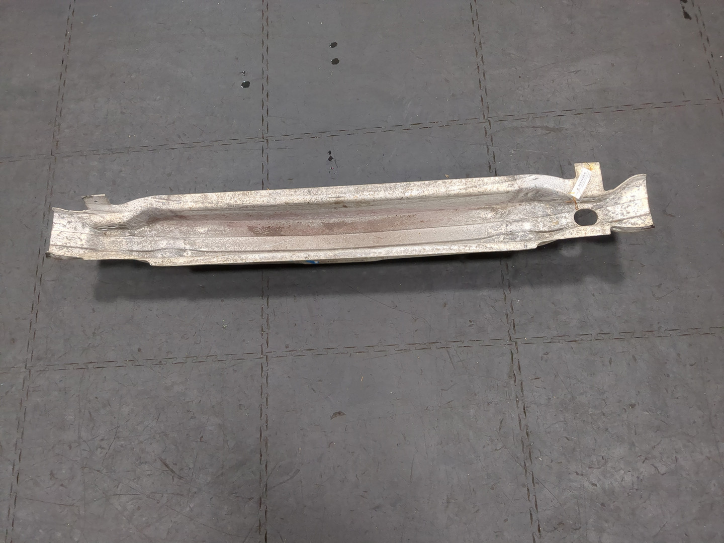 Усилитель переднего бампера