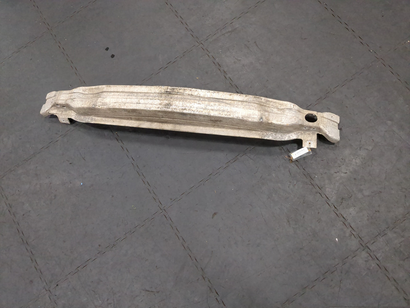 Усилитель переднего бампера