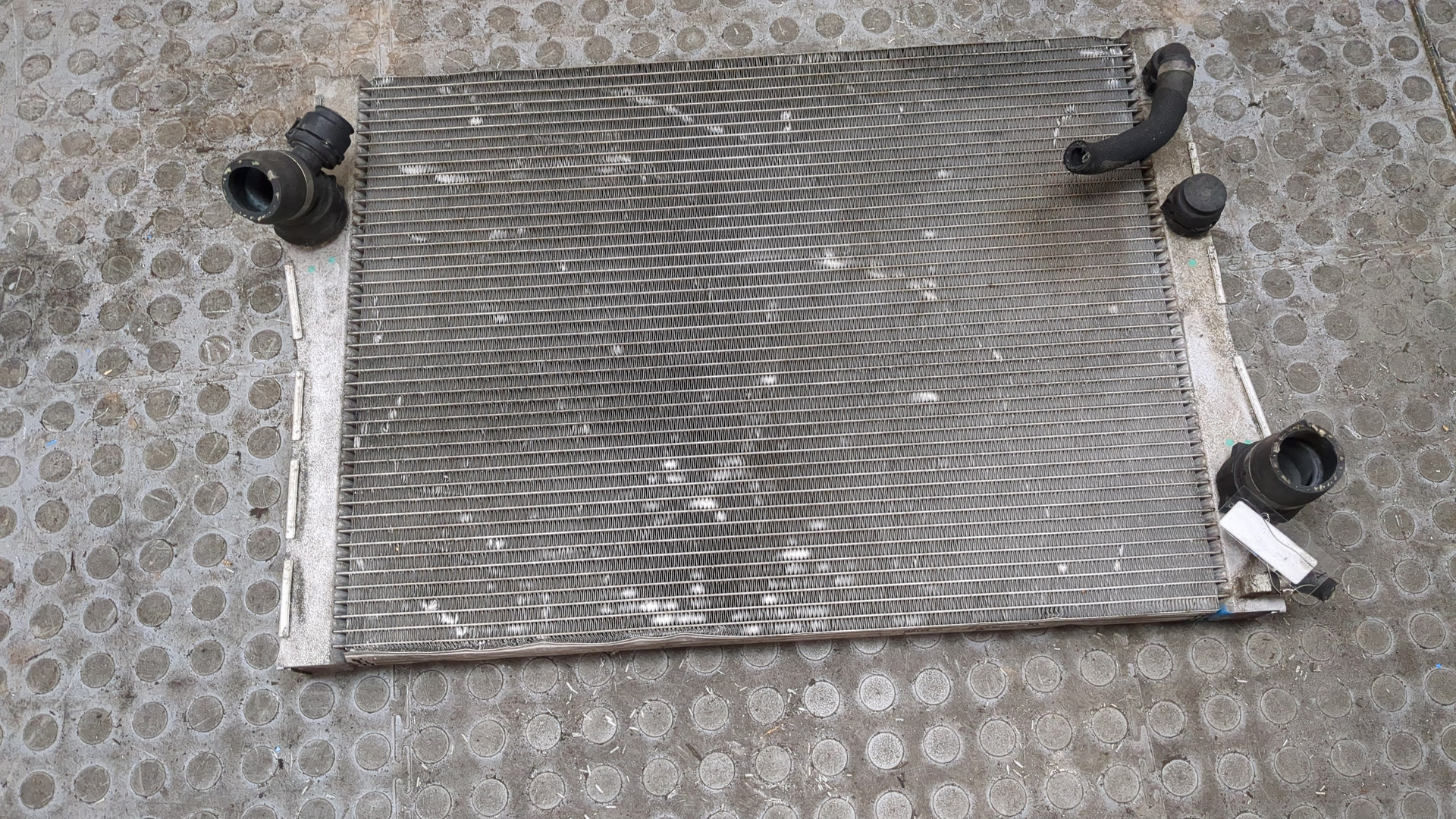 Радиатор охлаждения двигателя основной