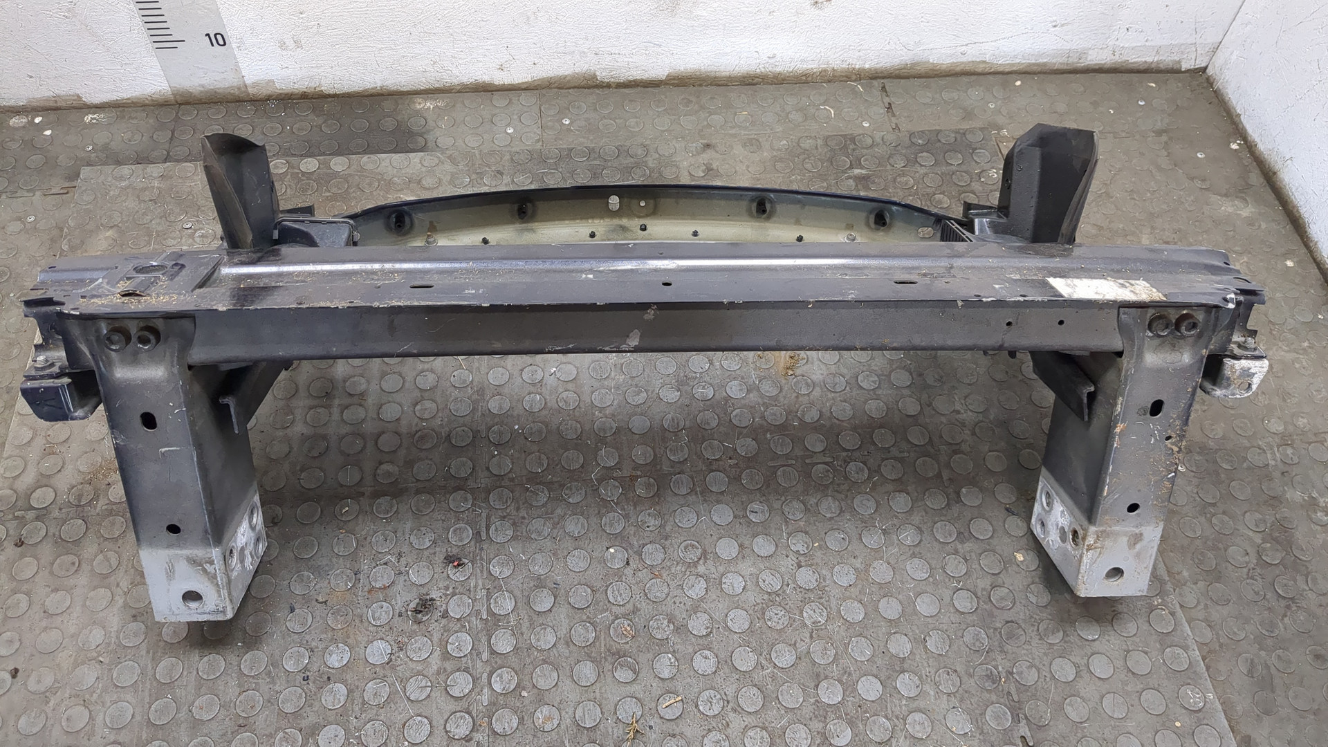 Усилитель переднего бампера