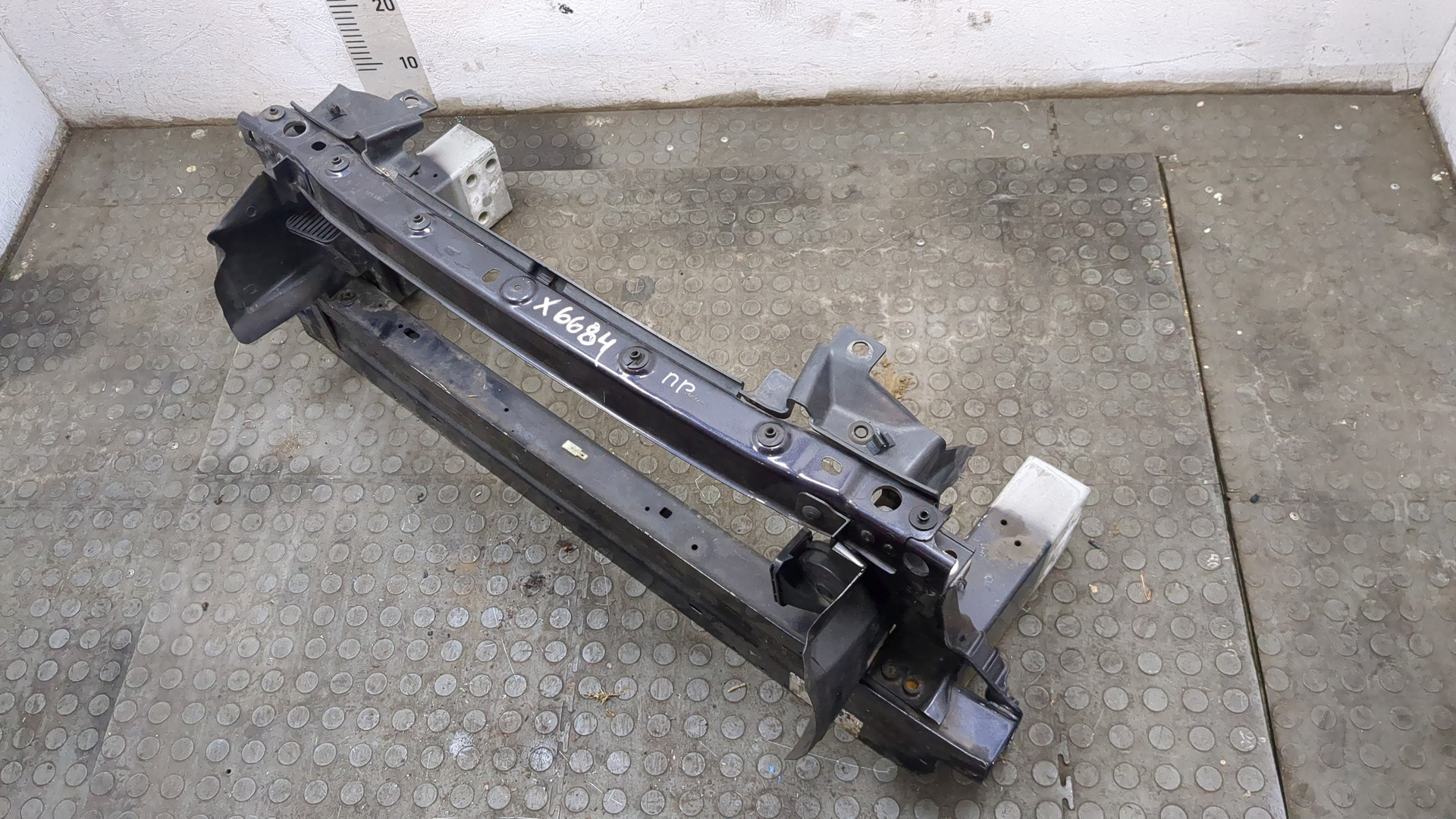 Усилитель переднего бампера