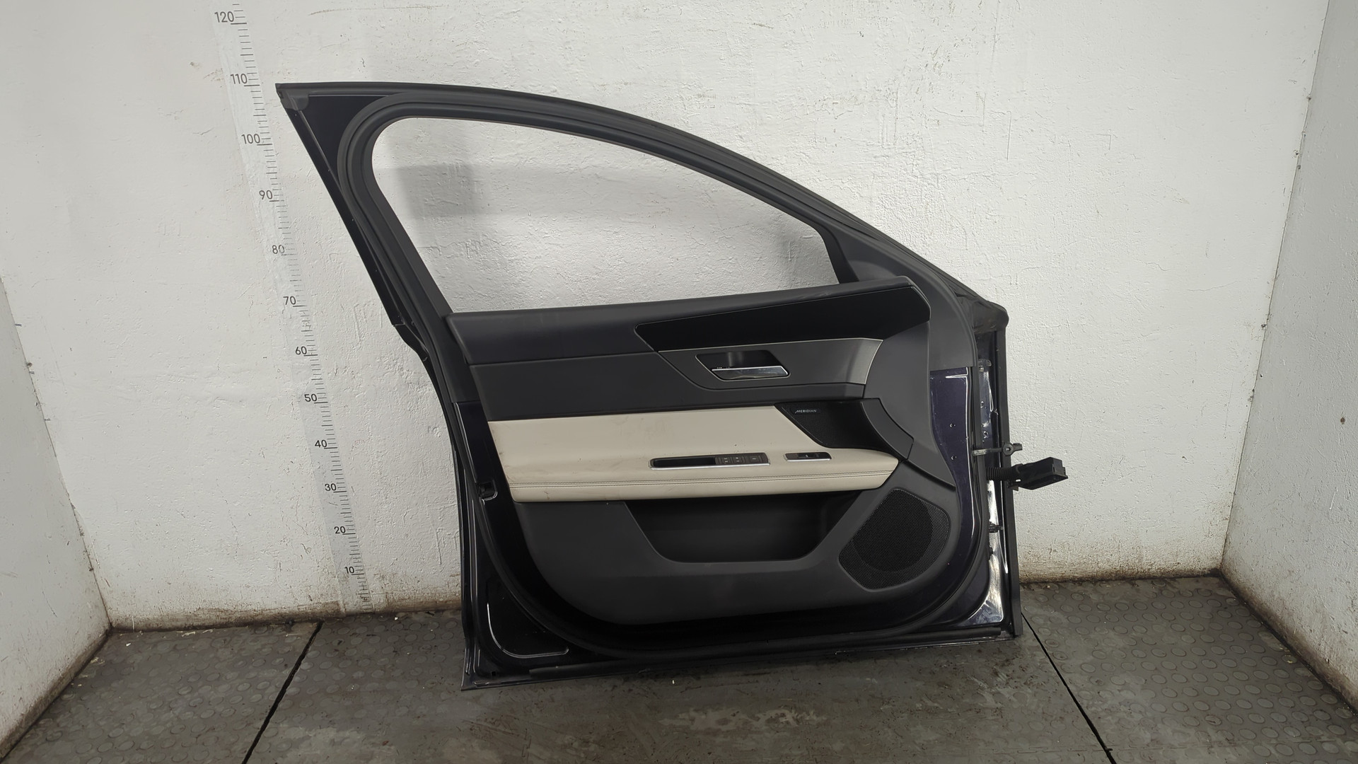 Дверь передняя левая