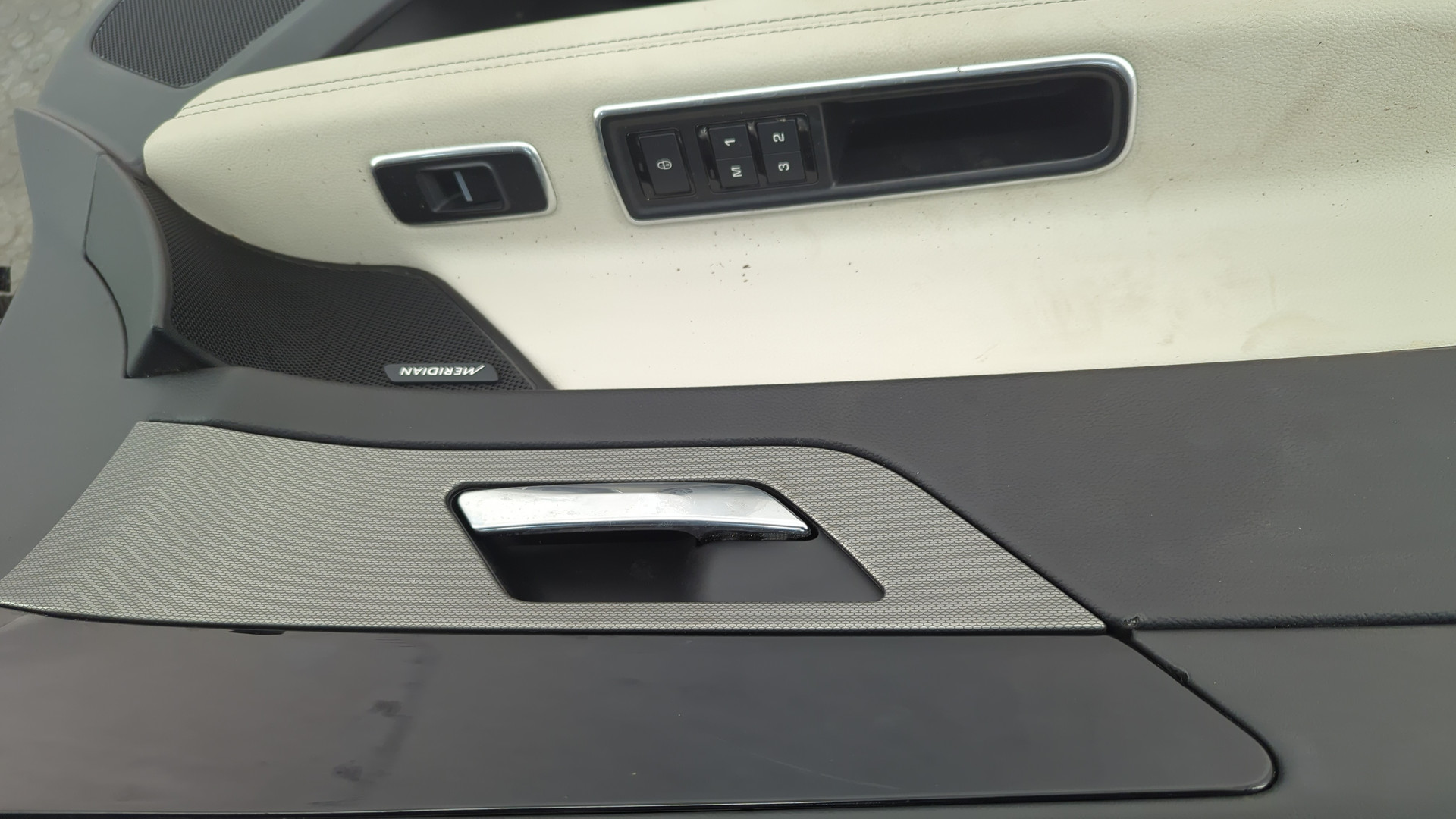 Дверь передняя левая