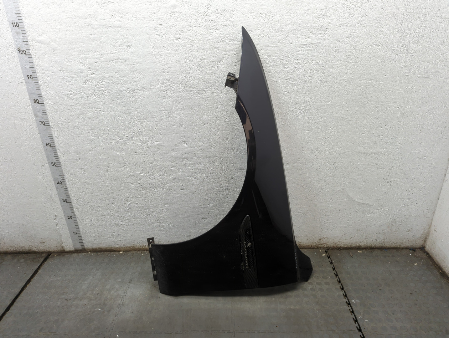 Крыло переднее левое