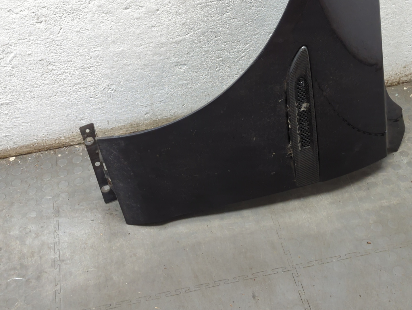 Крыло переднее левое