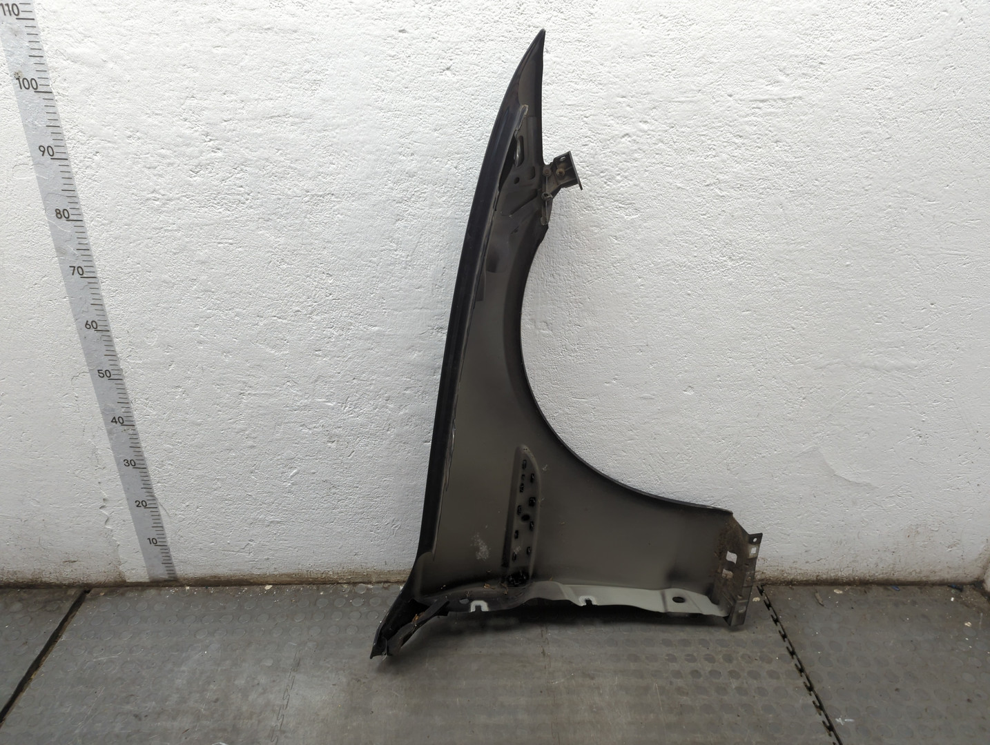 Крыло переднее левое