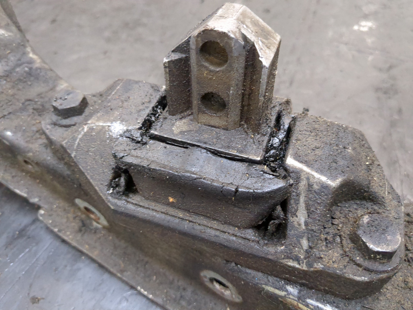 Балка подмоторная