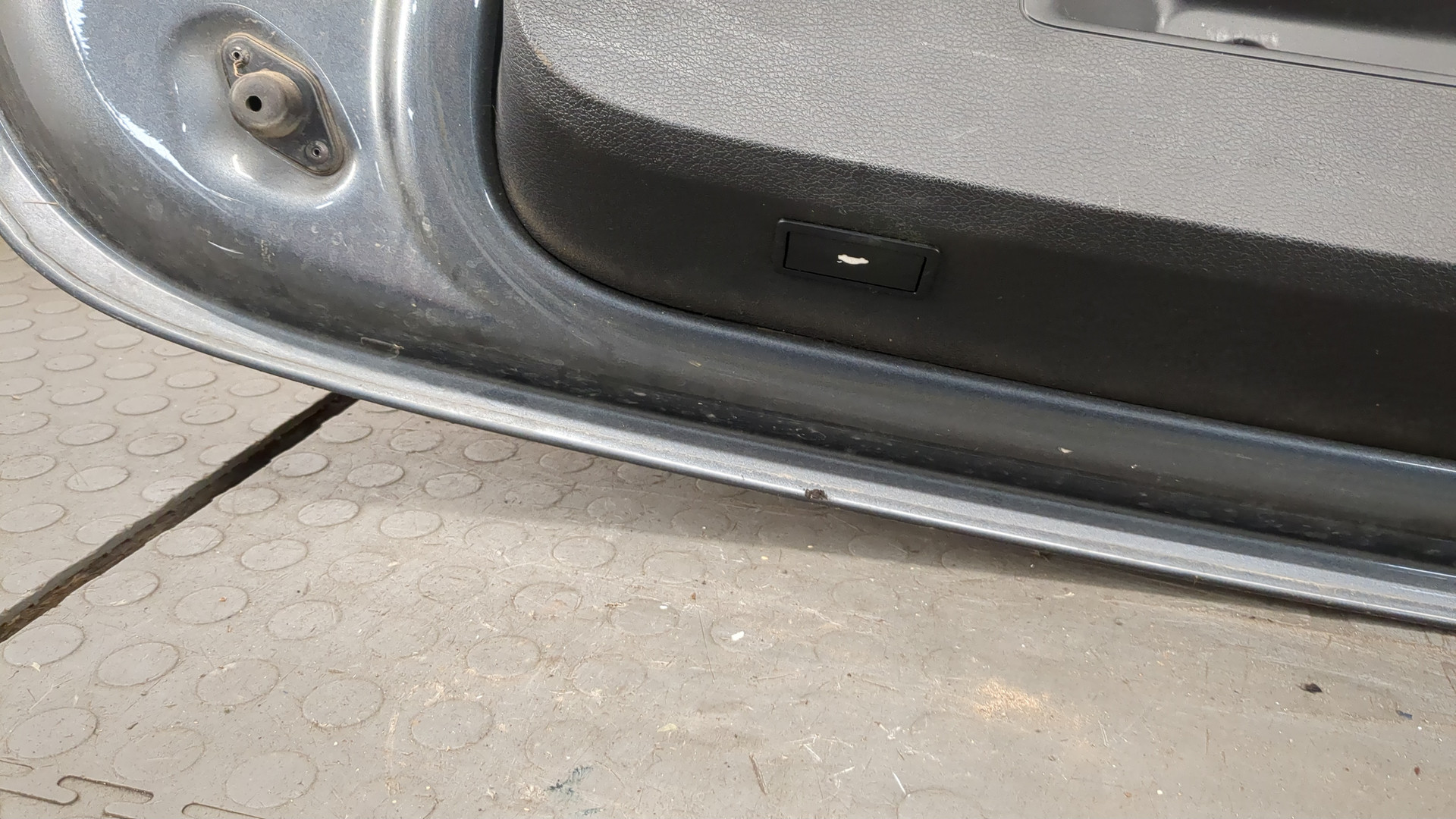 Дверь багажника