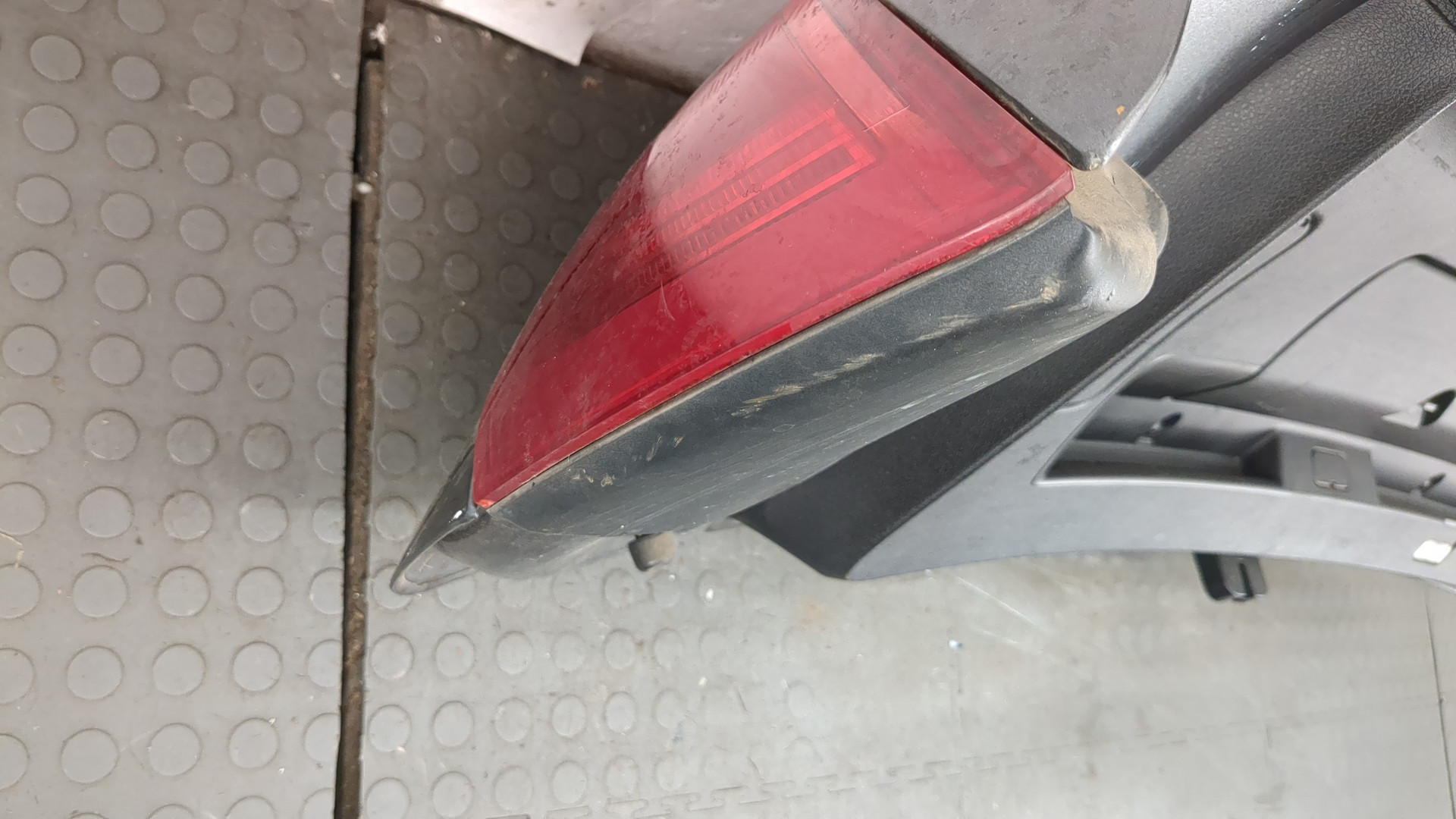 Дверь багажника