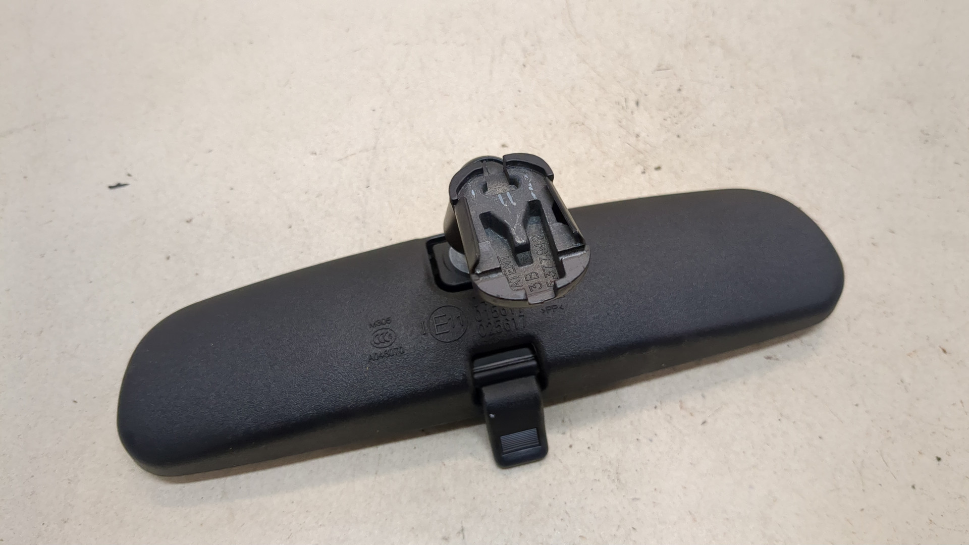 Зеркало заднего вида