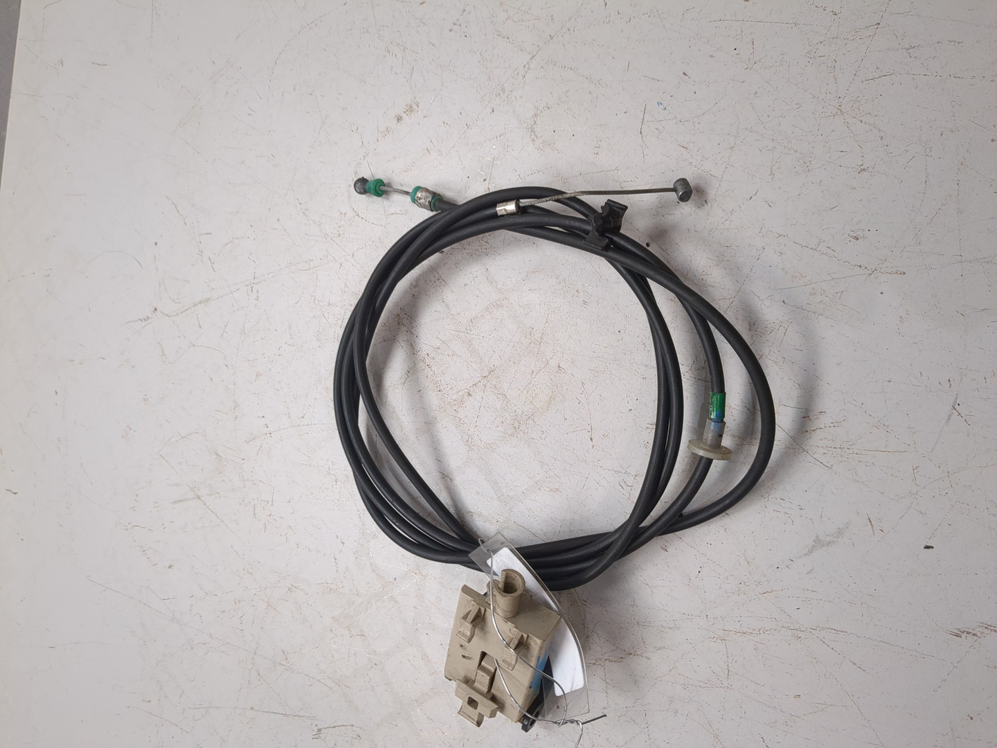 Трос открывания капота