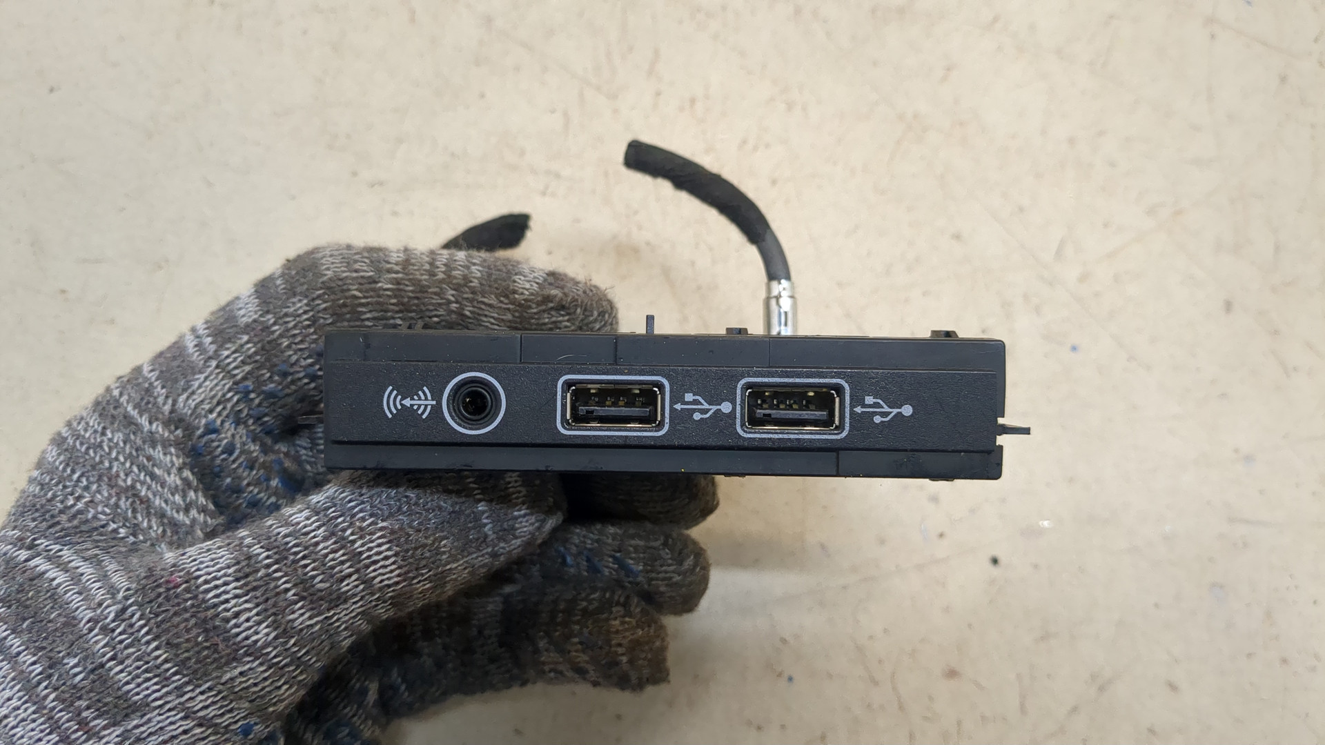 Гнездо AUX / USB IN для Tiguan II (AD1) 2016-2023