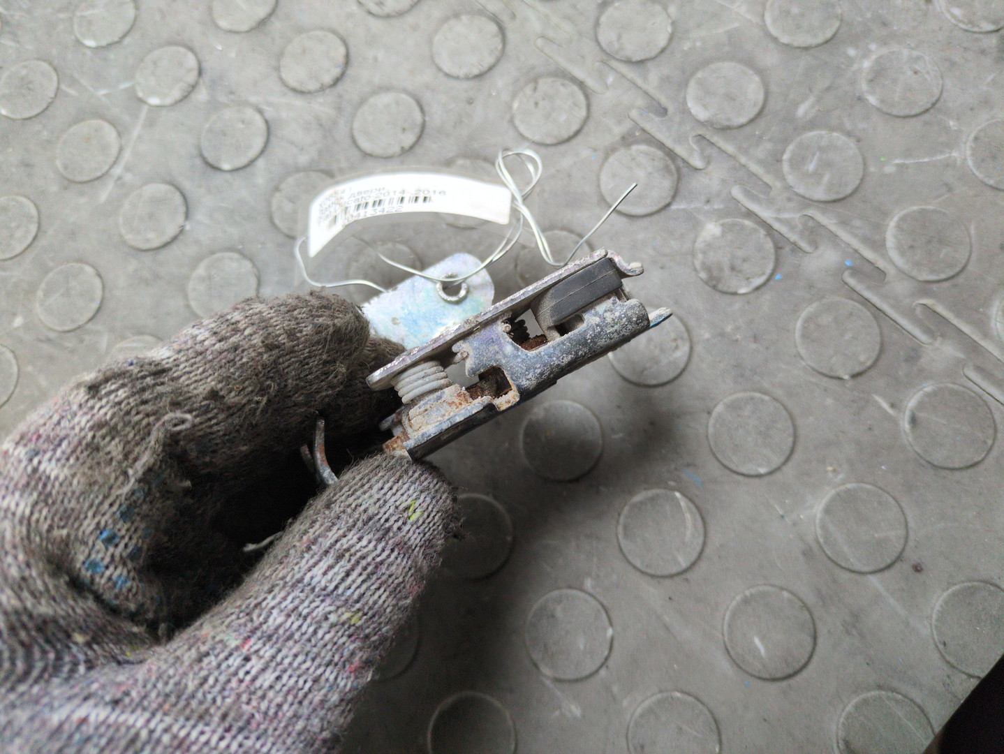 Замок двери задней левой