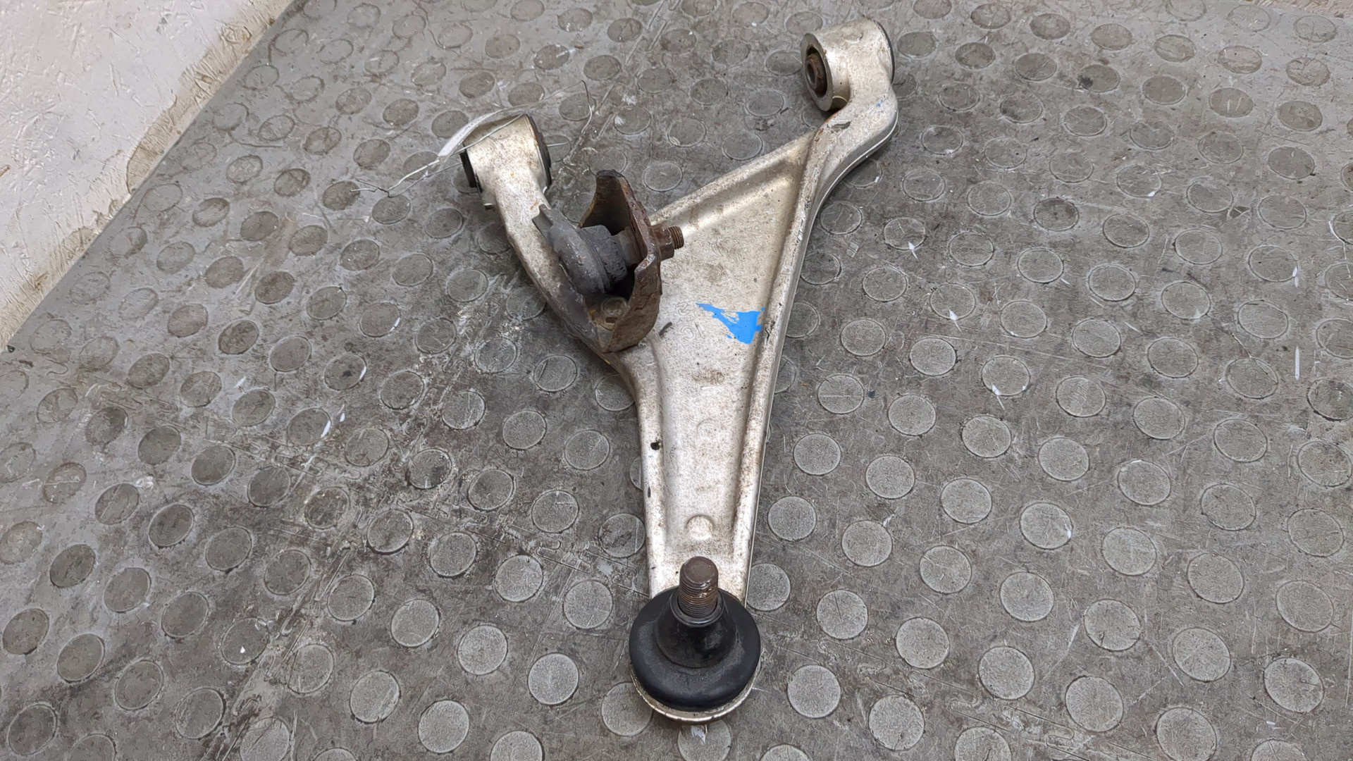 Рычаг задний правый