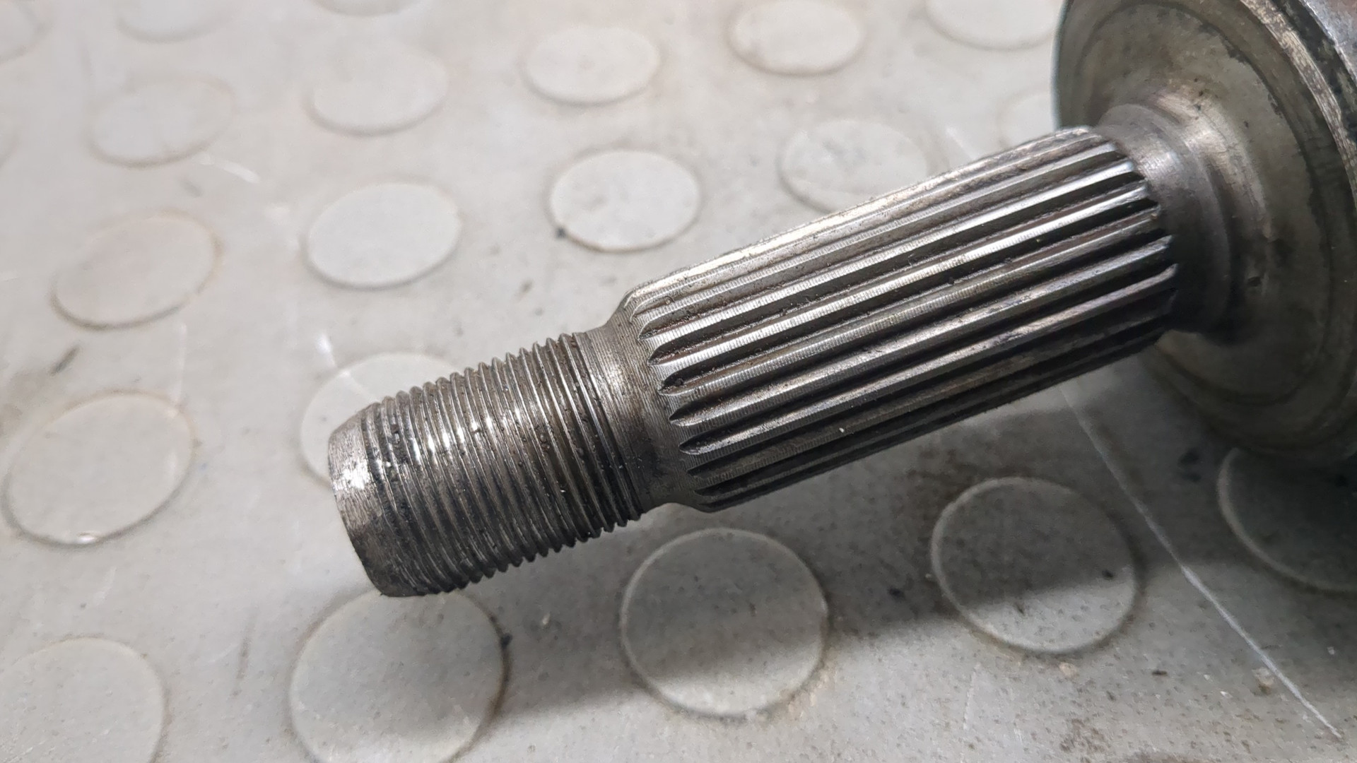 Полуось передняя правая