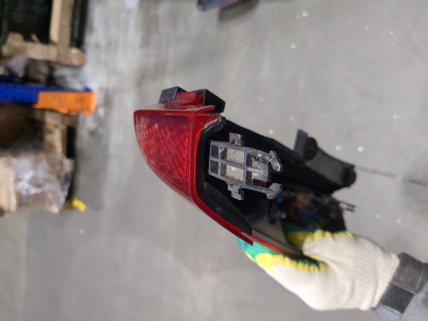 Фонарь задний правый