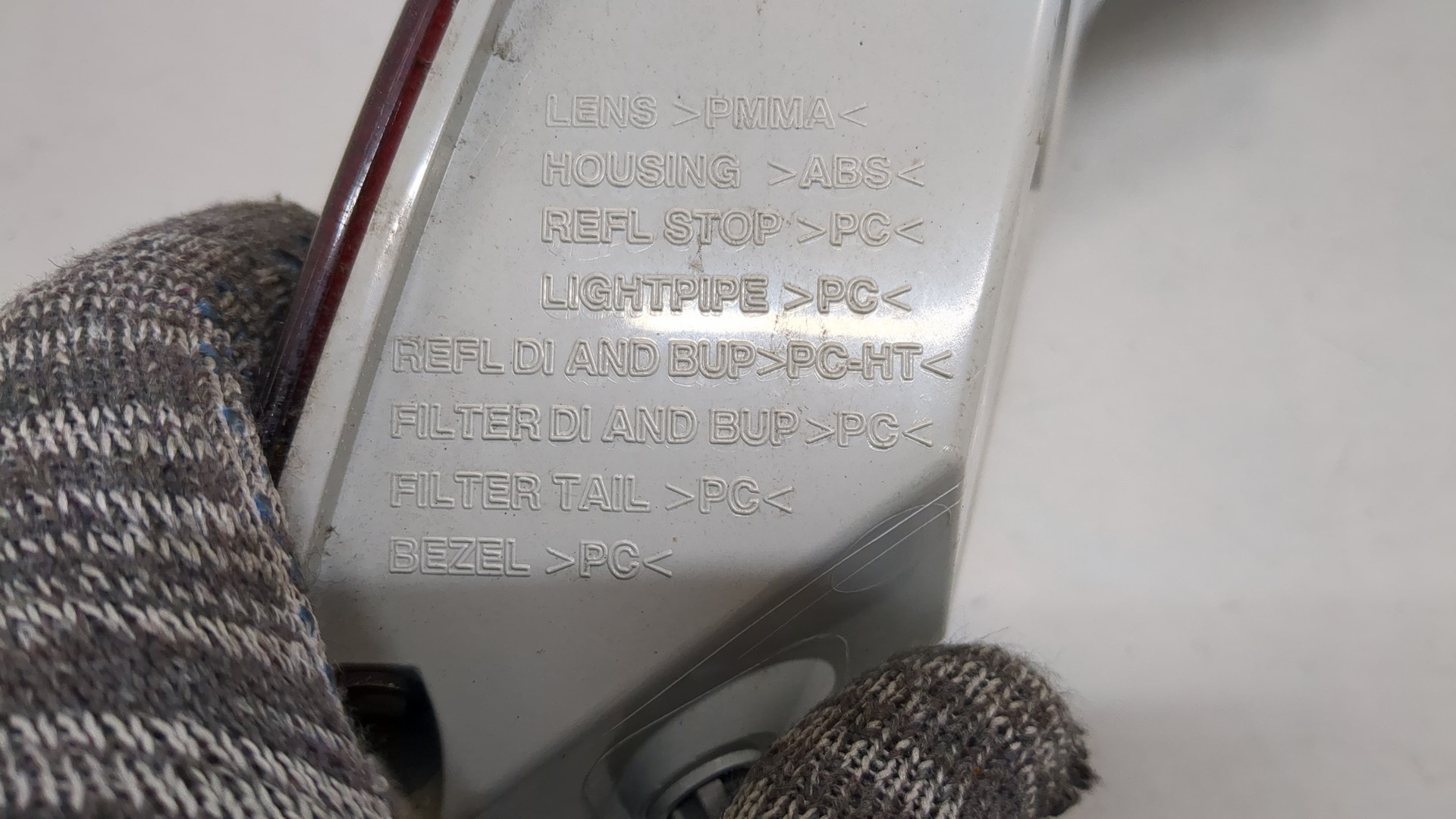 Фонарь задний правый