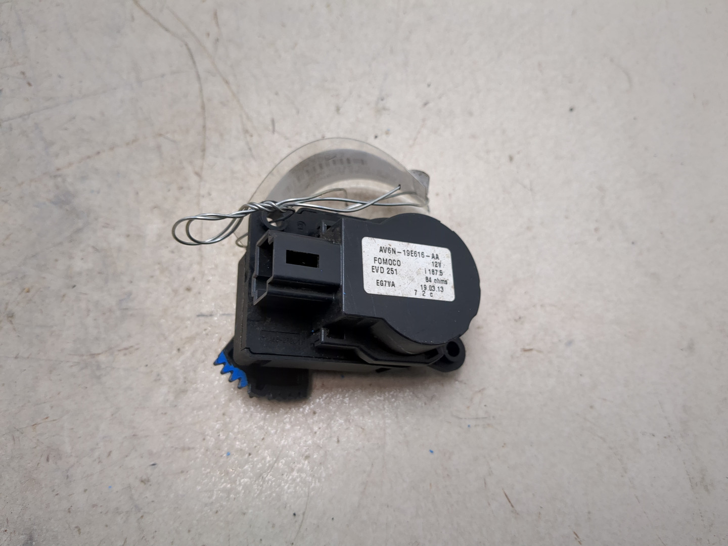 Моторчик заслонки печки