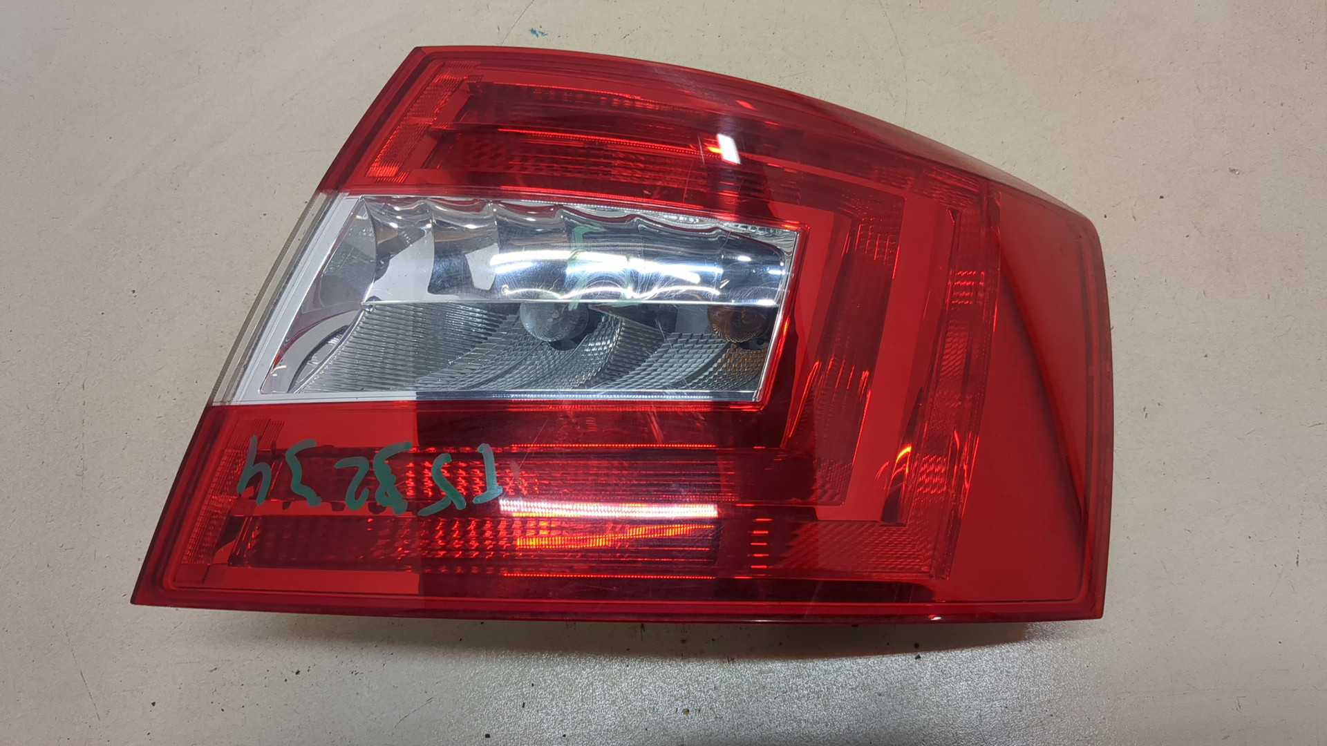 Фонарь задний правый