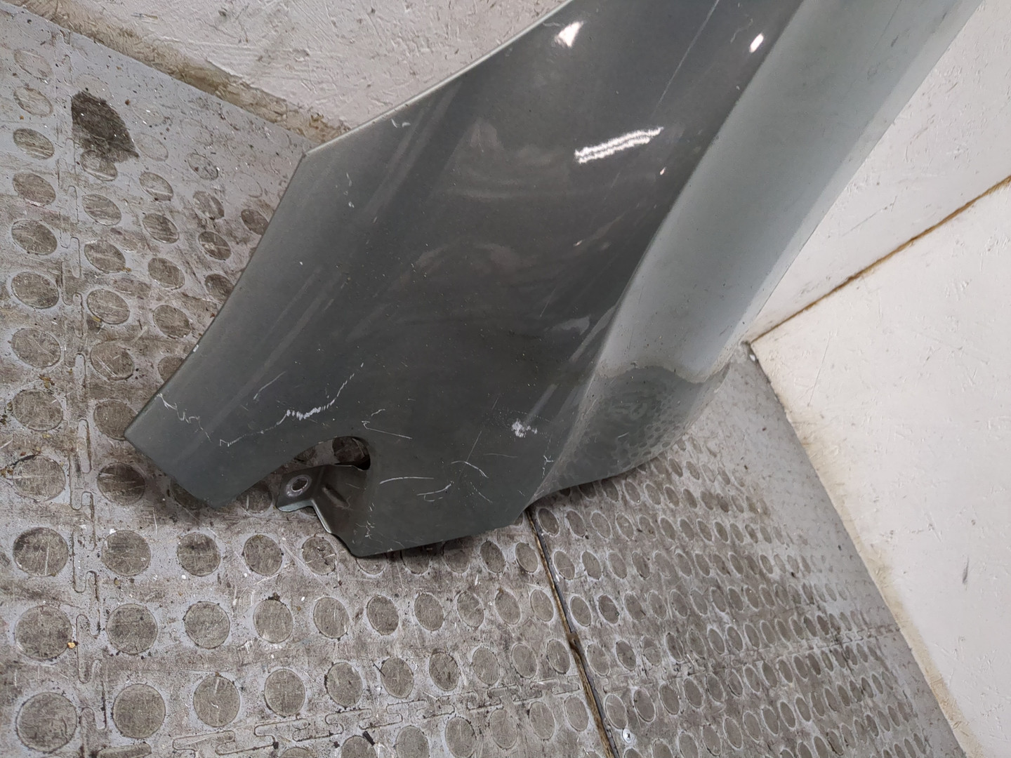 Крыло переднее правое