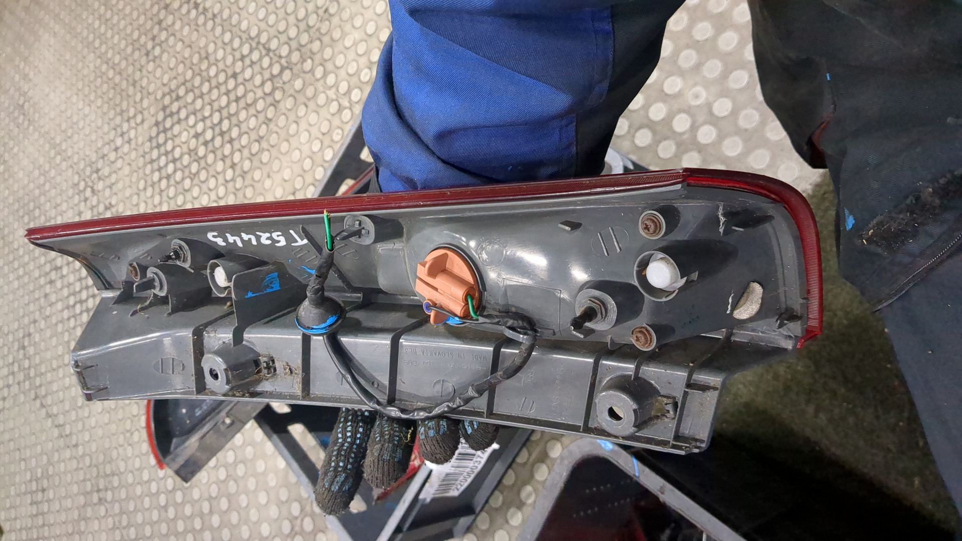 Фонарь задний левый