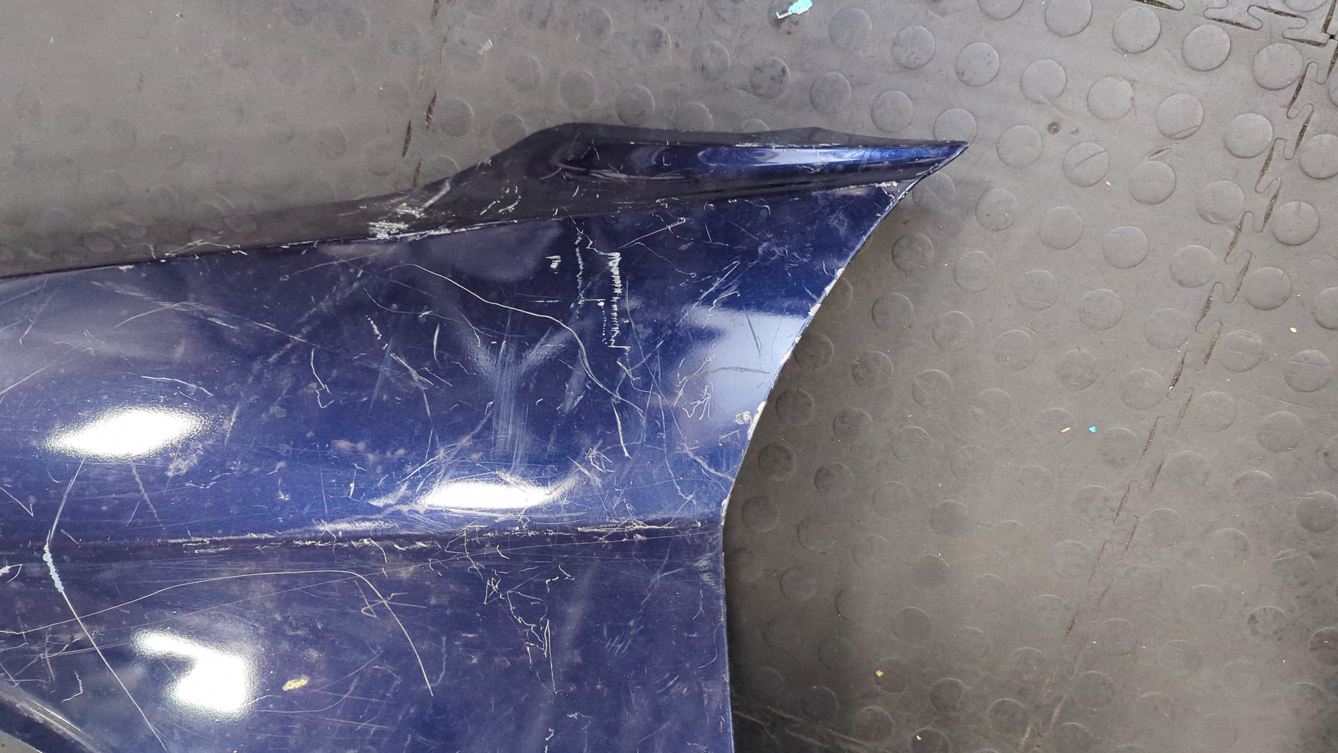 Крыло переднее левое