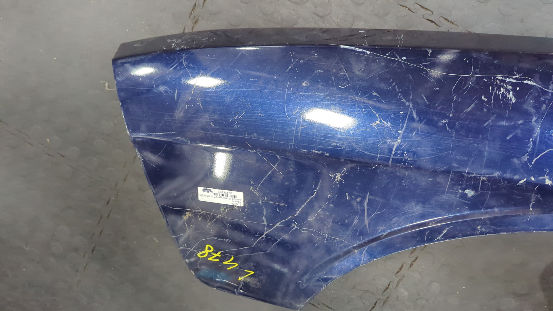 Крыло переднее левое