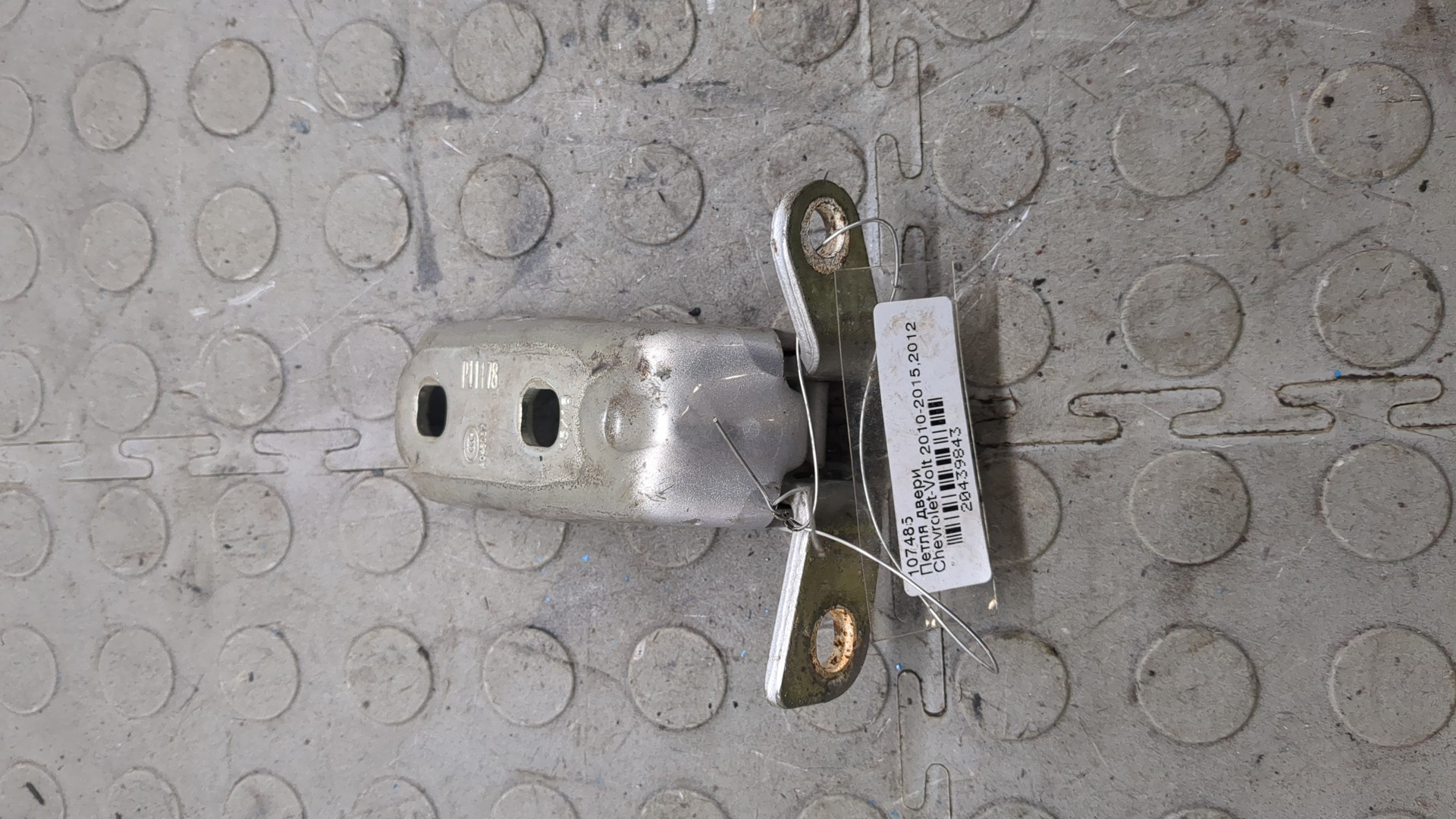 Петля двери