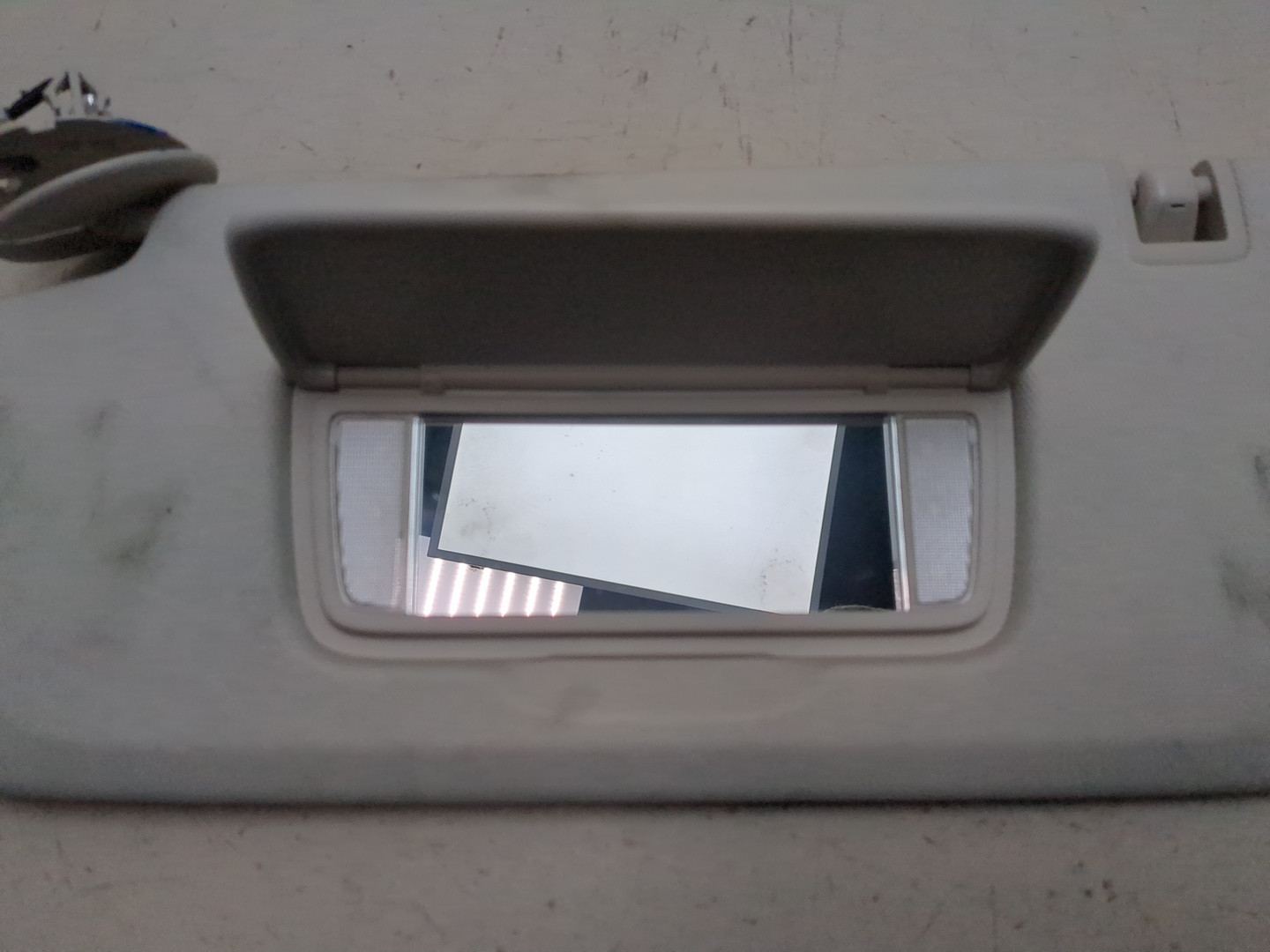 Козырек солнцезащитный