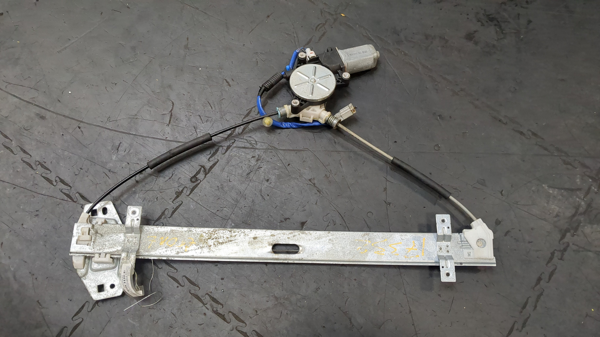 Стеклоподъемник электр. передний правый