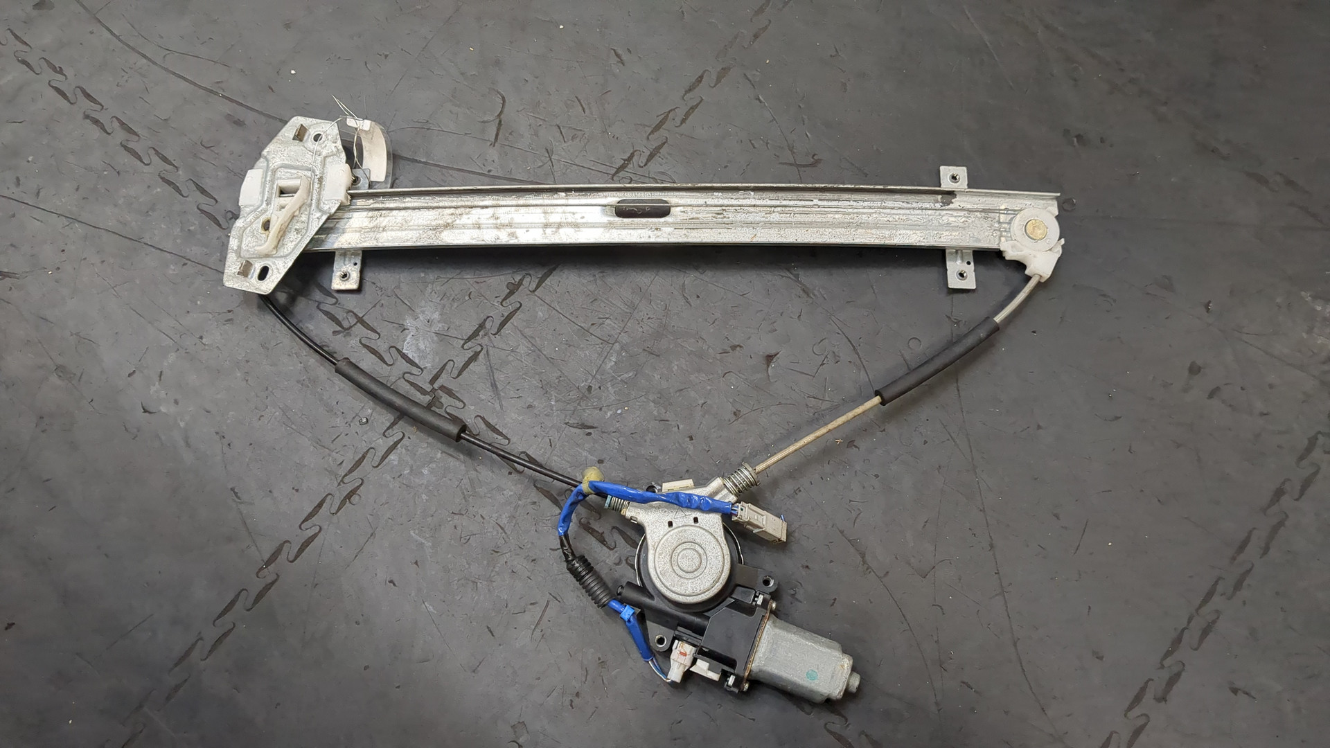 Стеклоподъемник электр. передний правый