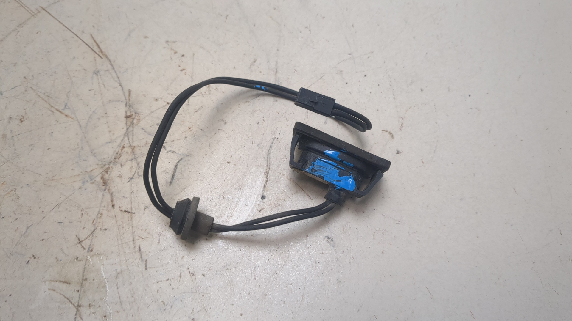 Кнопка открывания багажника