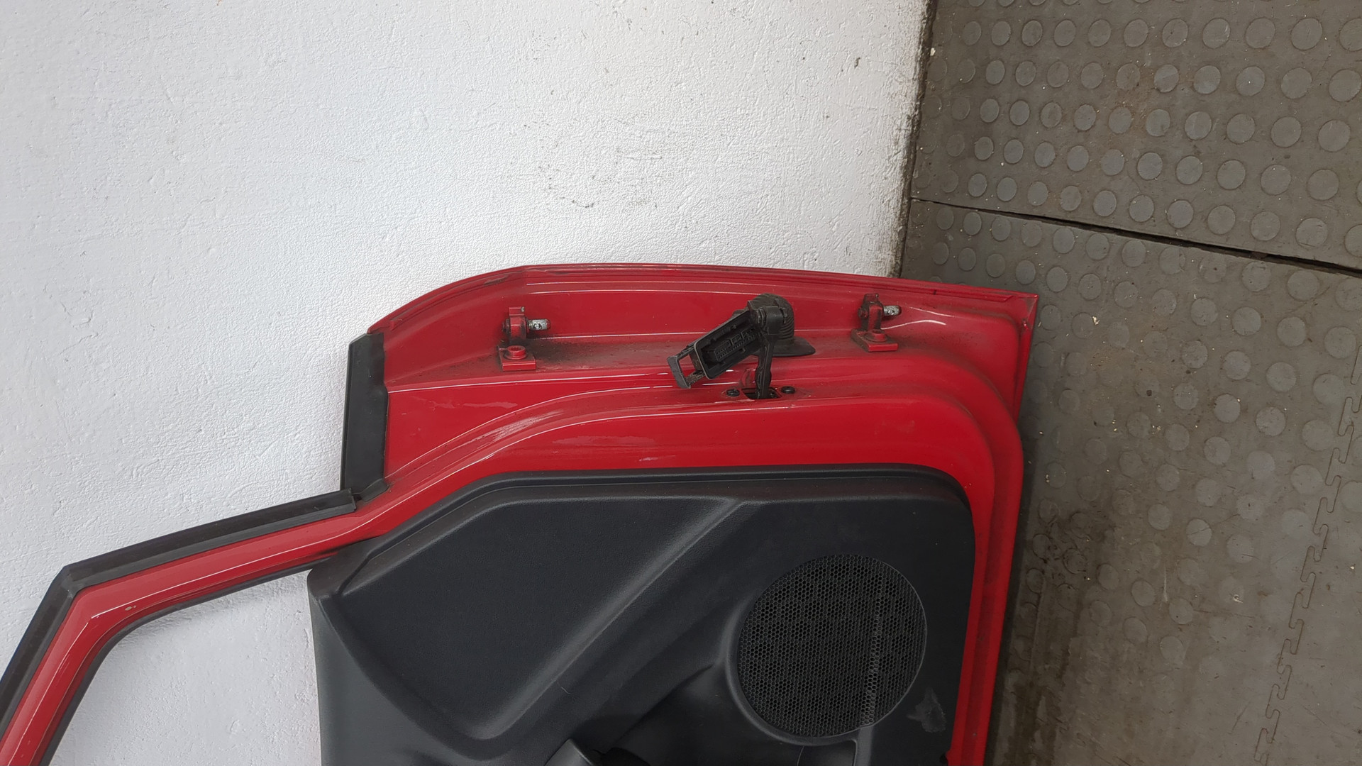 Дверь передняя левая