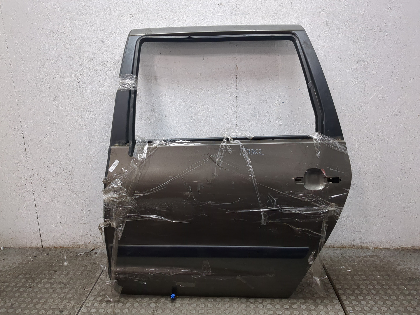 Дверь задняя левая