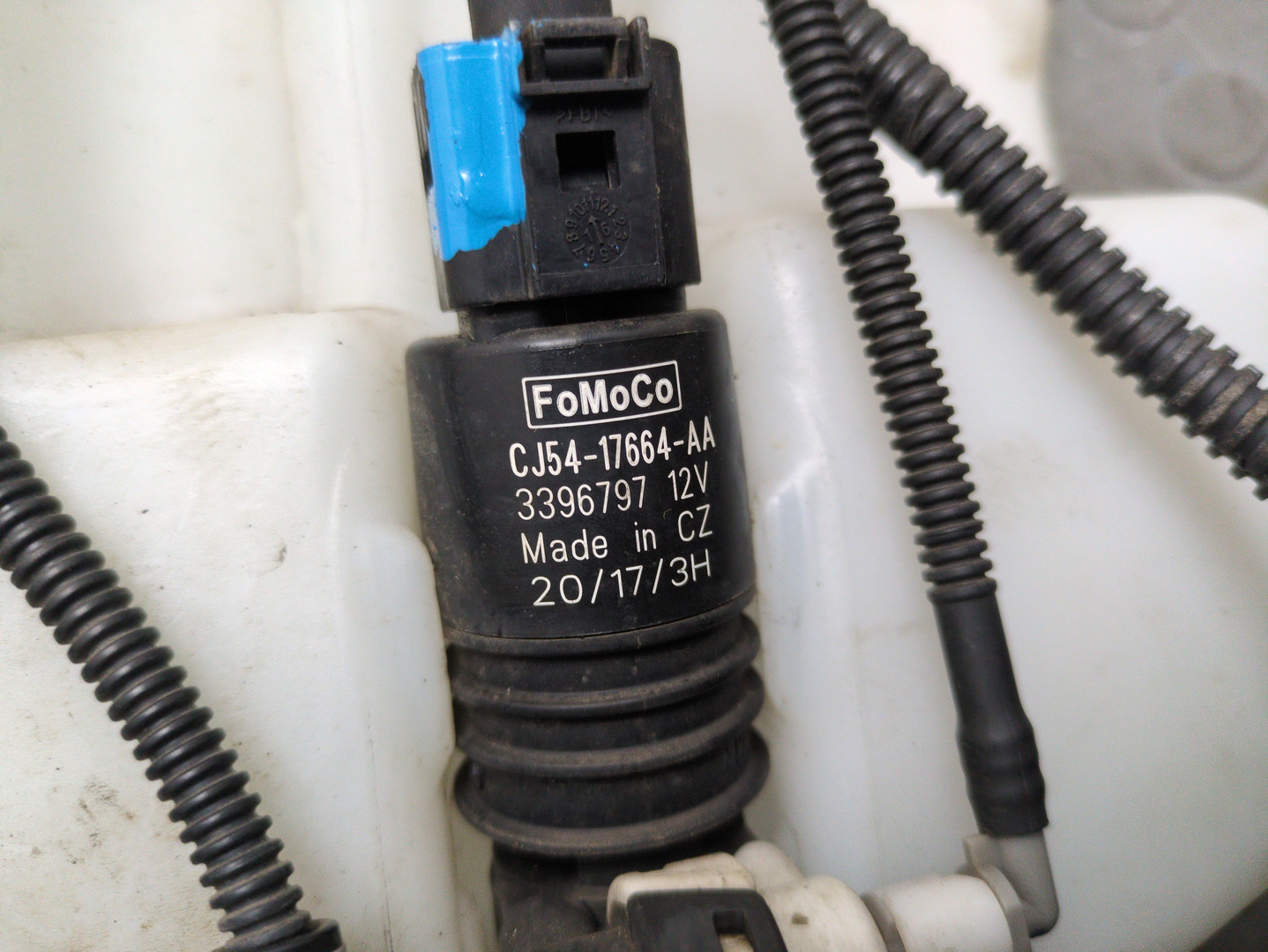 Бачок омывателя лобового стекла