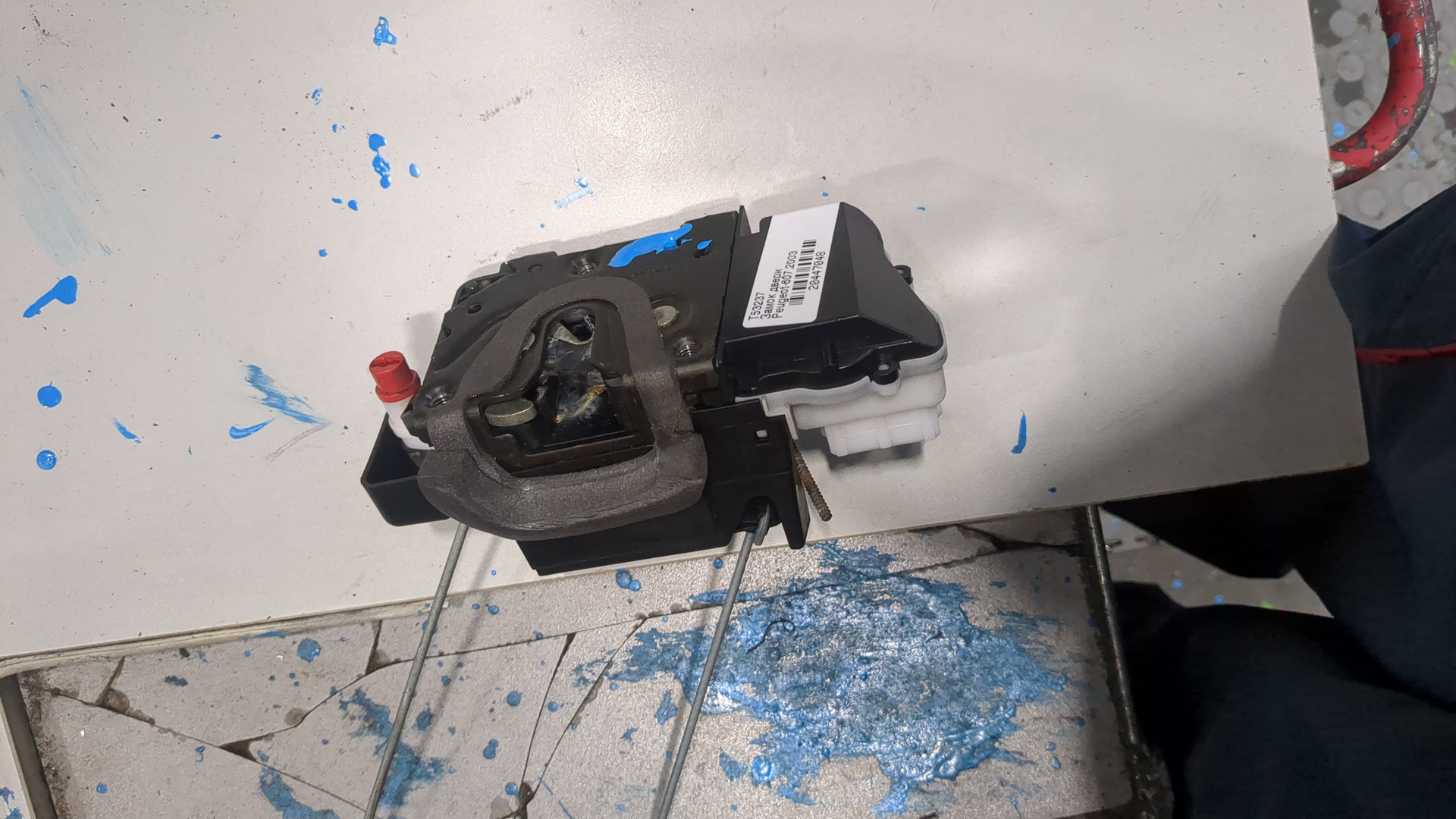 Замок двери задней левой