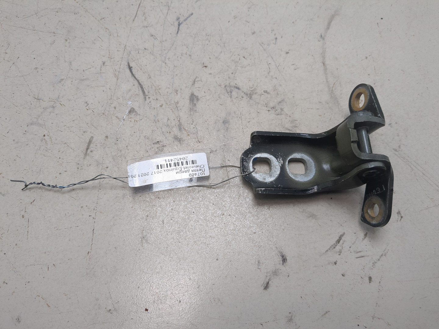 Петля двери