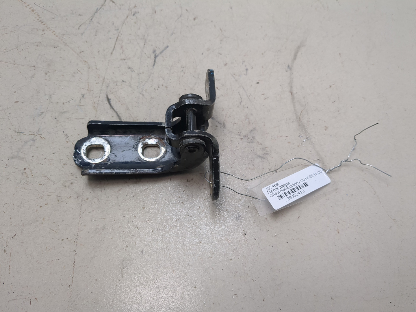 Петля двери