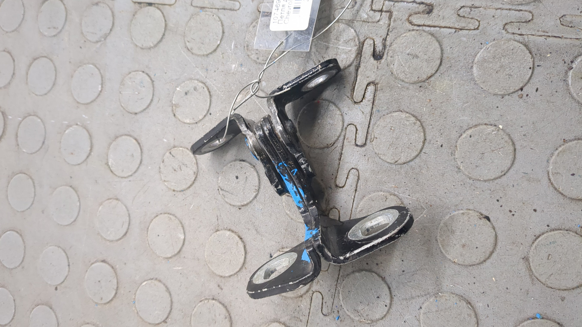 Петля двери