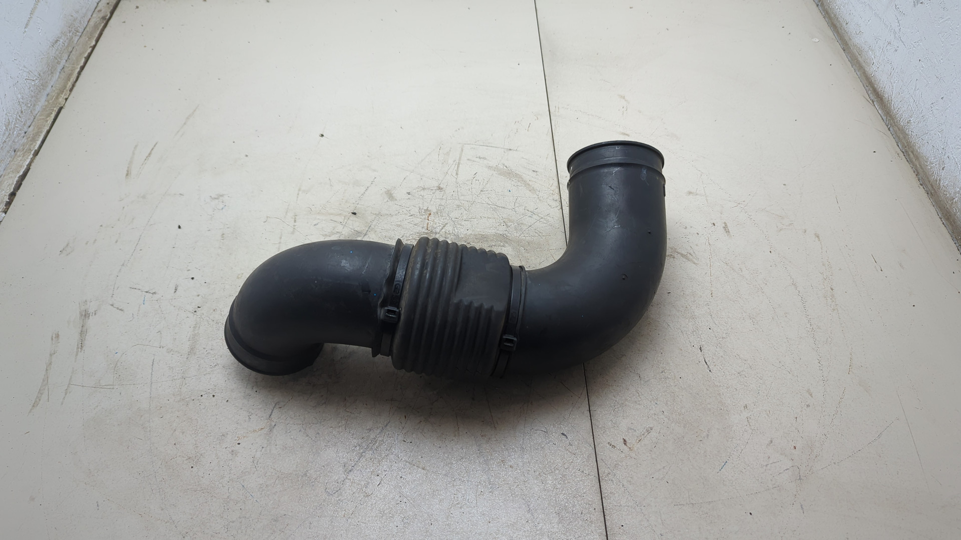 Патрубок воздушного фильтра