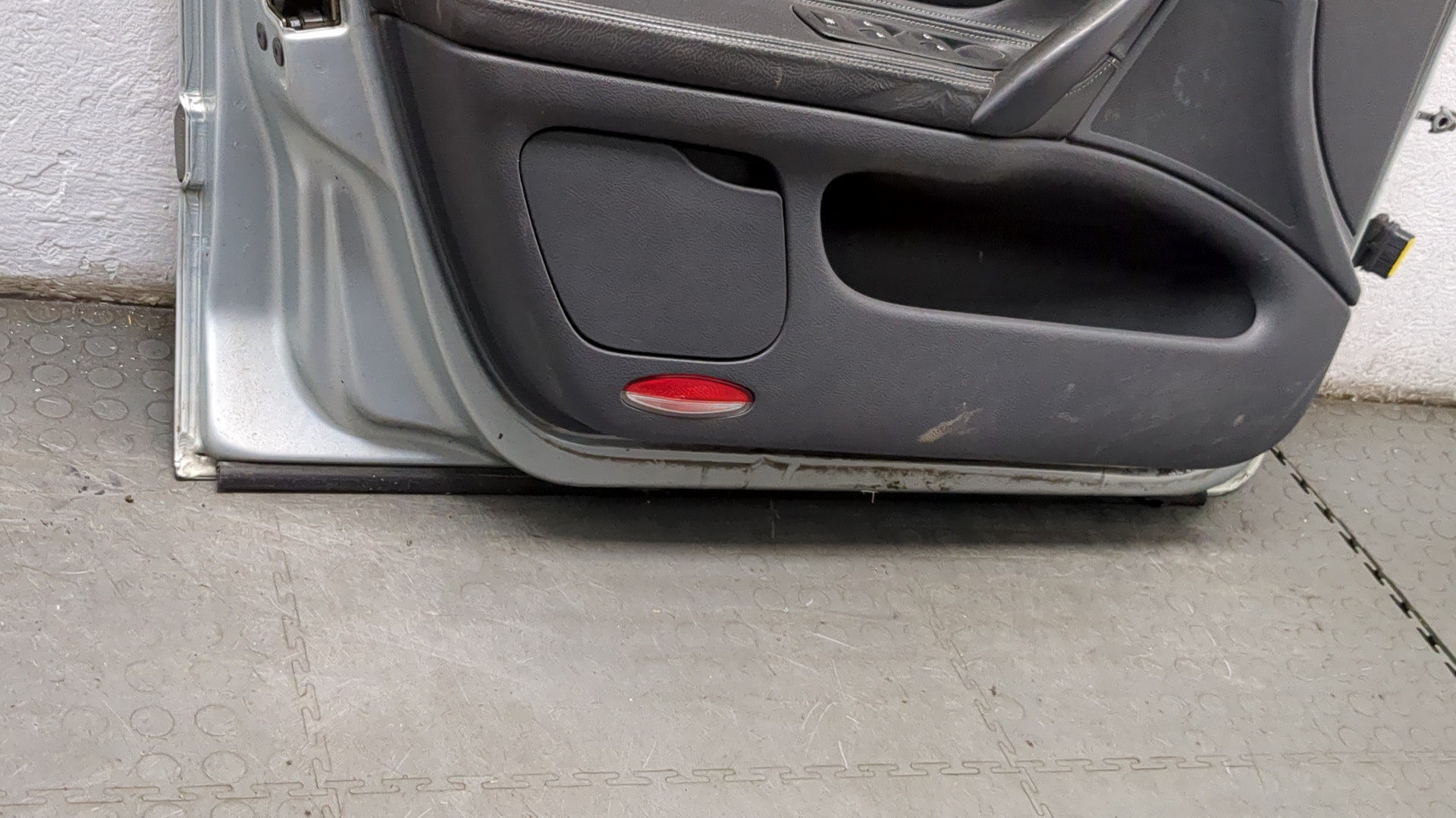 Дверь передняя левая