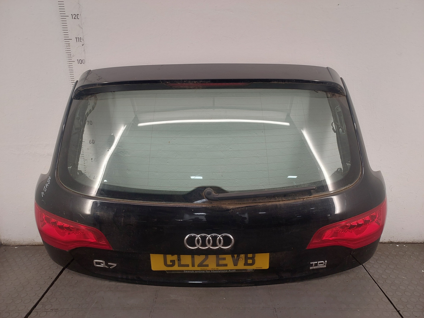 Дверь багажника