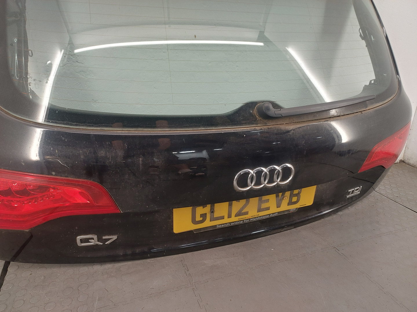 Дверь багажника