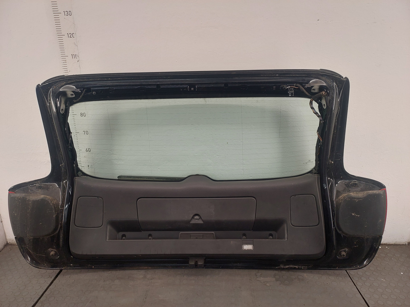 Дверь багажника